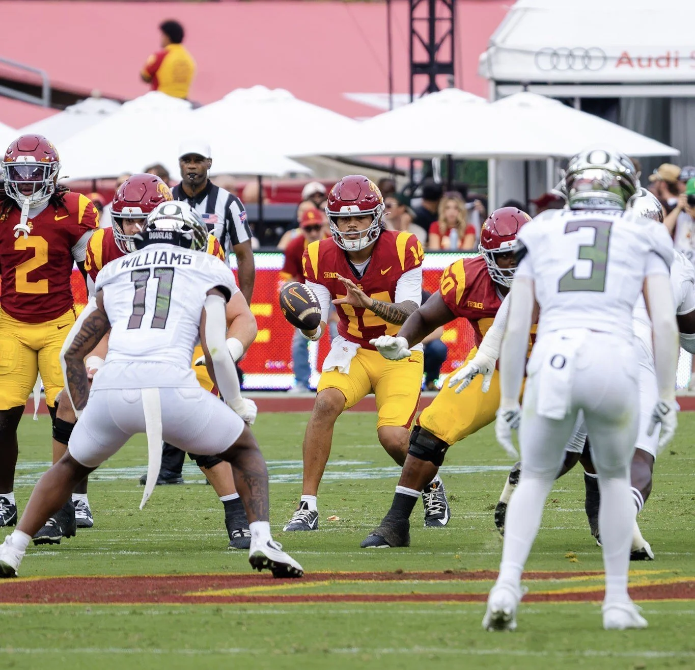 No. 20 Oregon Tops No.12 USC 41-27 at the Coliseum