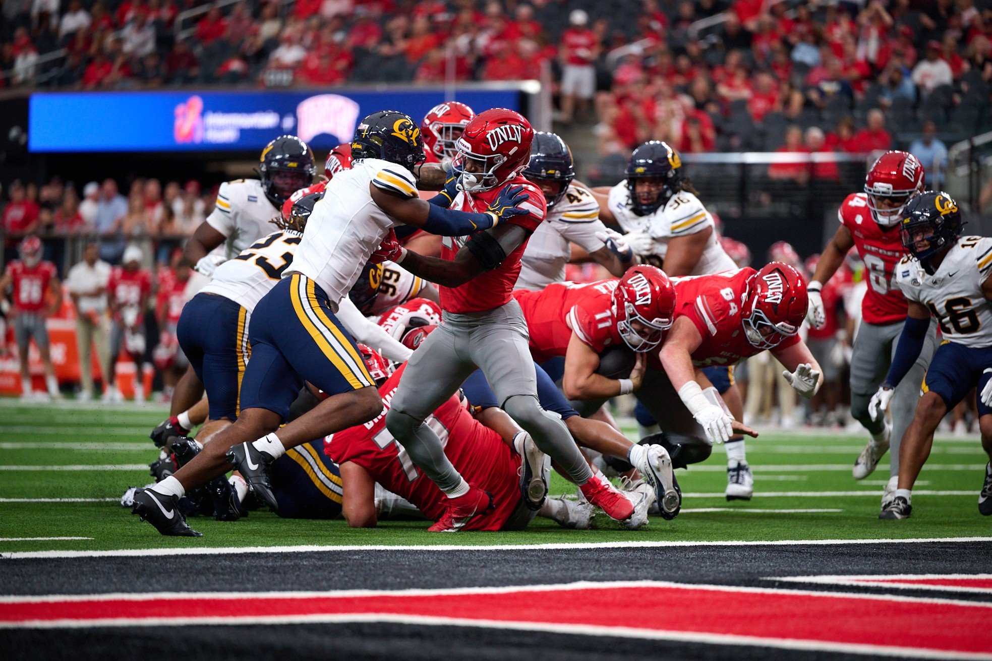 10-3-26_California Golden Bears vs UNLV Rebels_09336.jpg