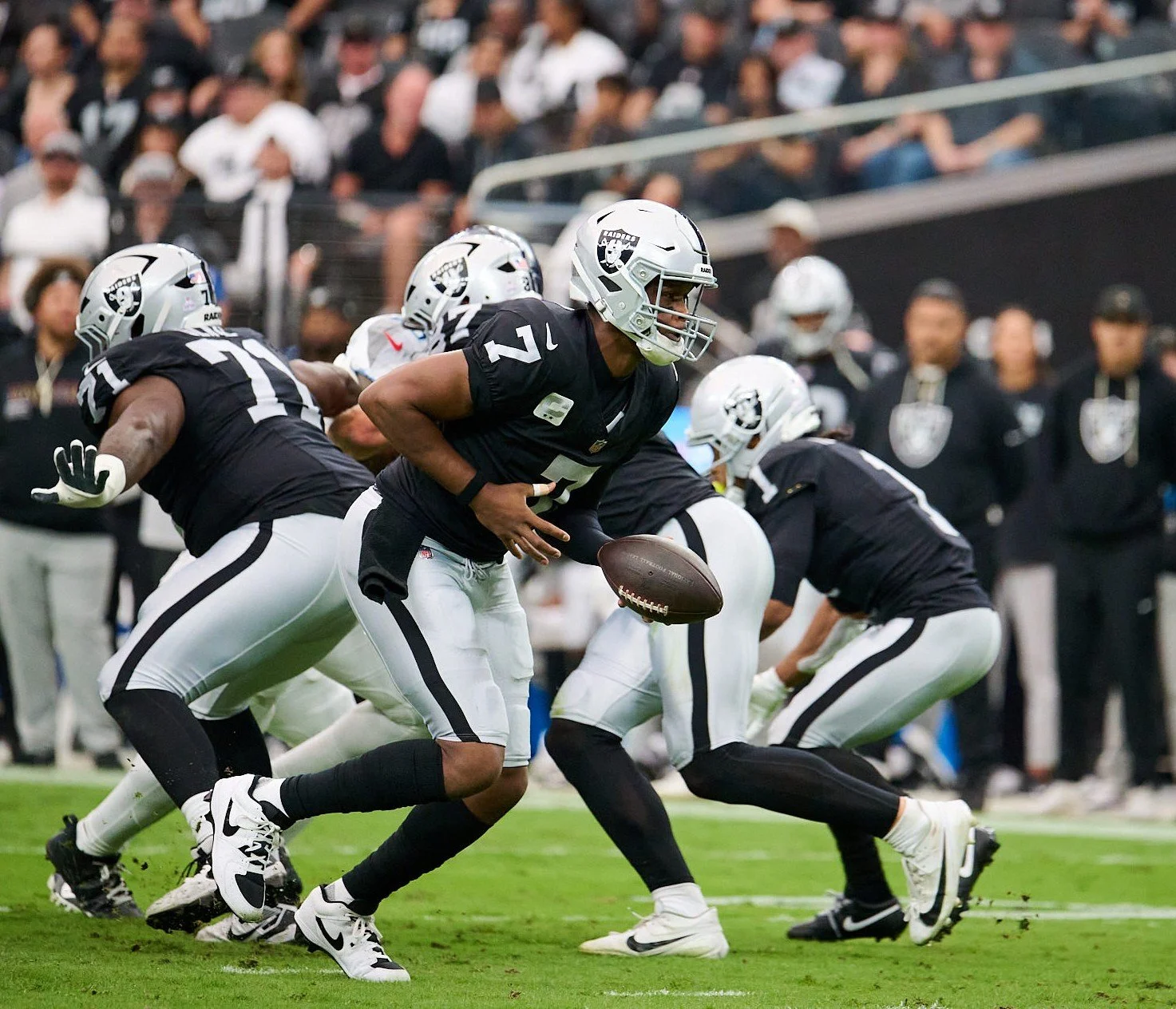 Tennessee Titans vs Las Vegas Raiders_10-12-25_00307.jpg