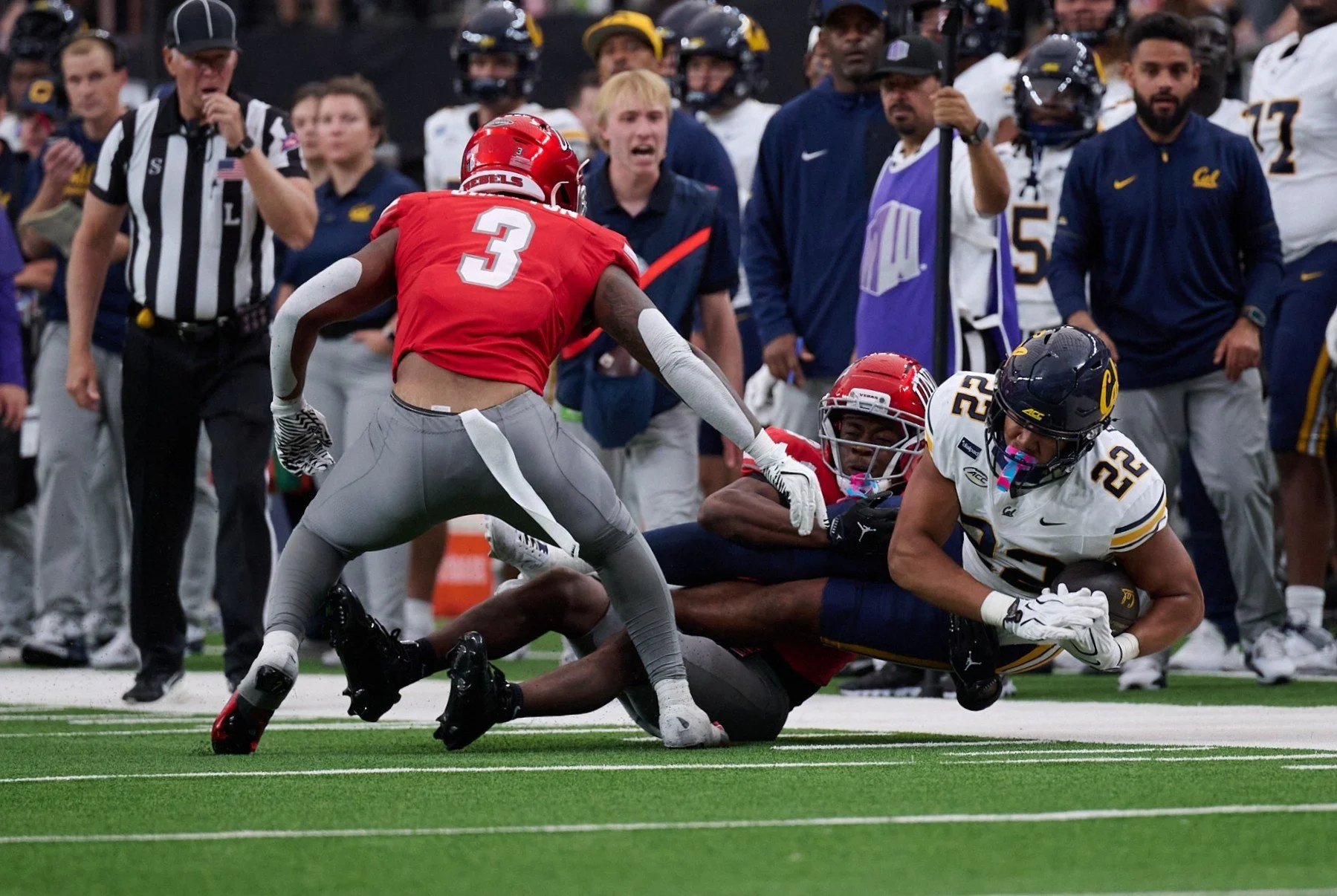 10-3-26_California Golden Bears vs UNLV Rebels_08061.jpg