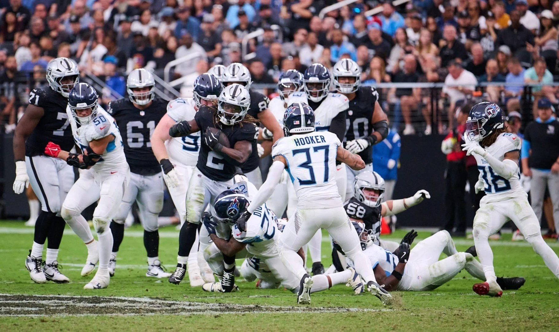 Tennessee Titans vs Las Vegas Raiders_10-12-25_01910.jpg