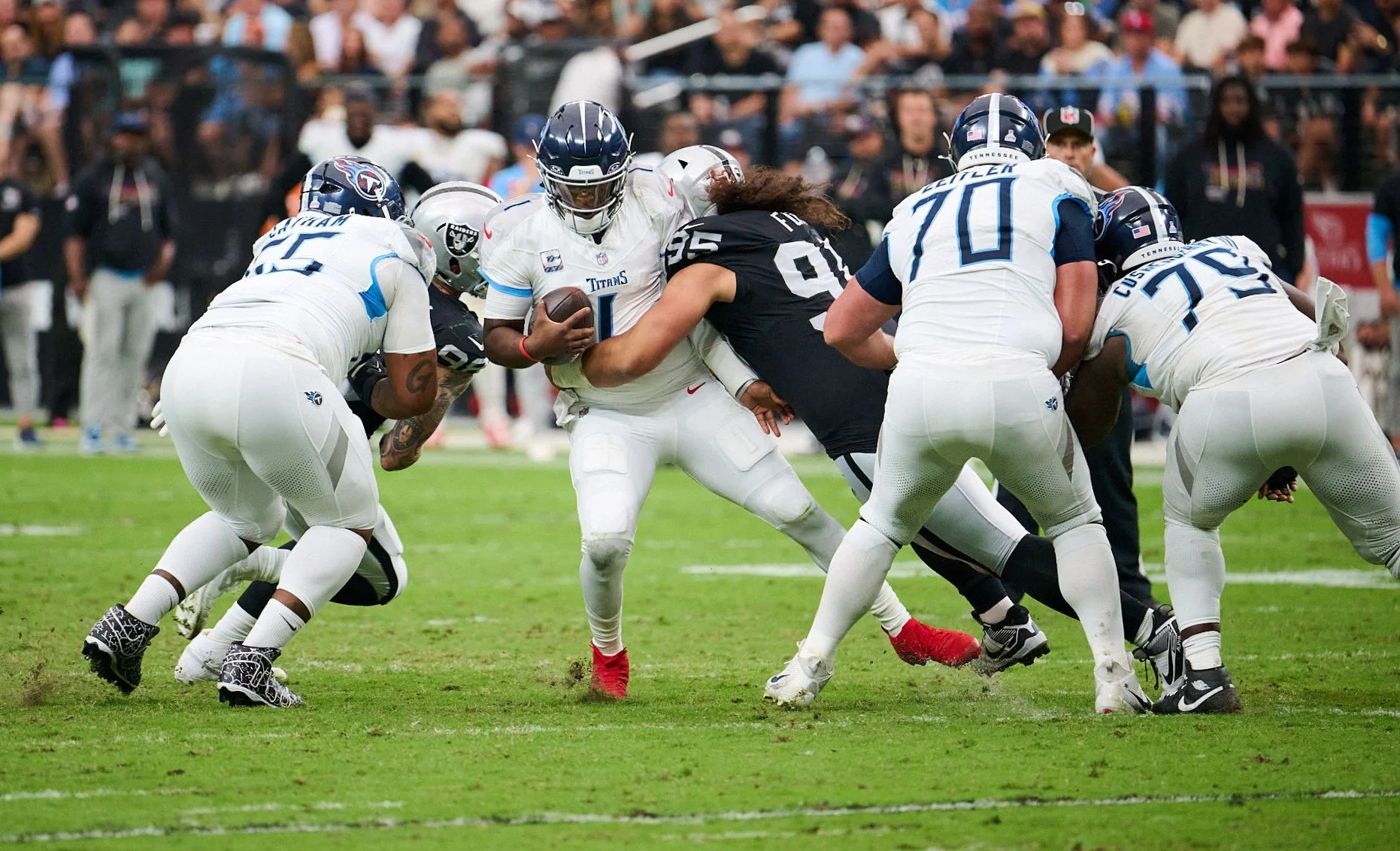 Tennessee Titans vs Las Vegas Raiders_10-12-25_01540.jpg
