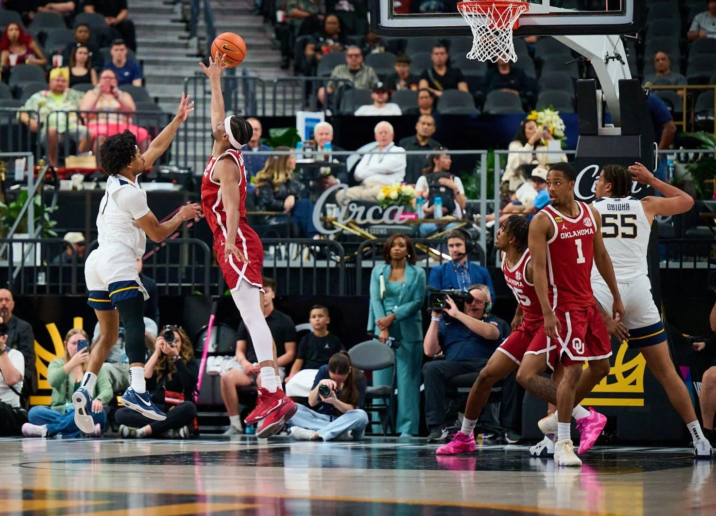 Oklahoma Sooners vs West Virginia Mountaineers_4-5-26_00972.jpg