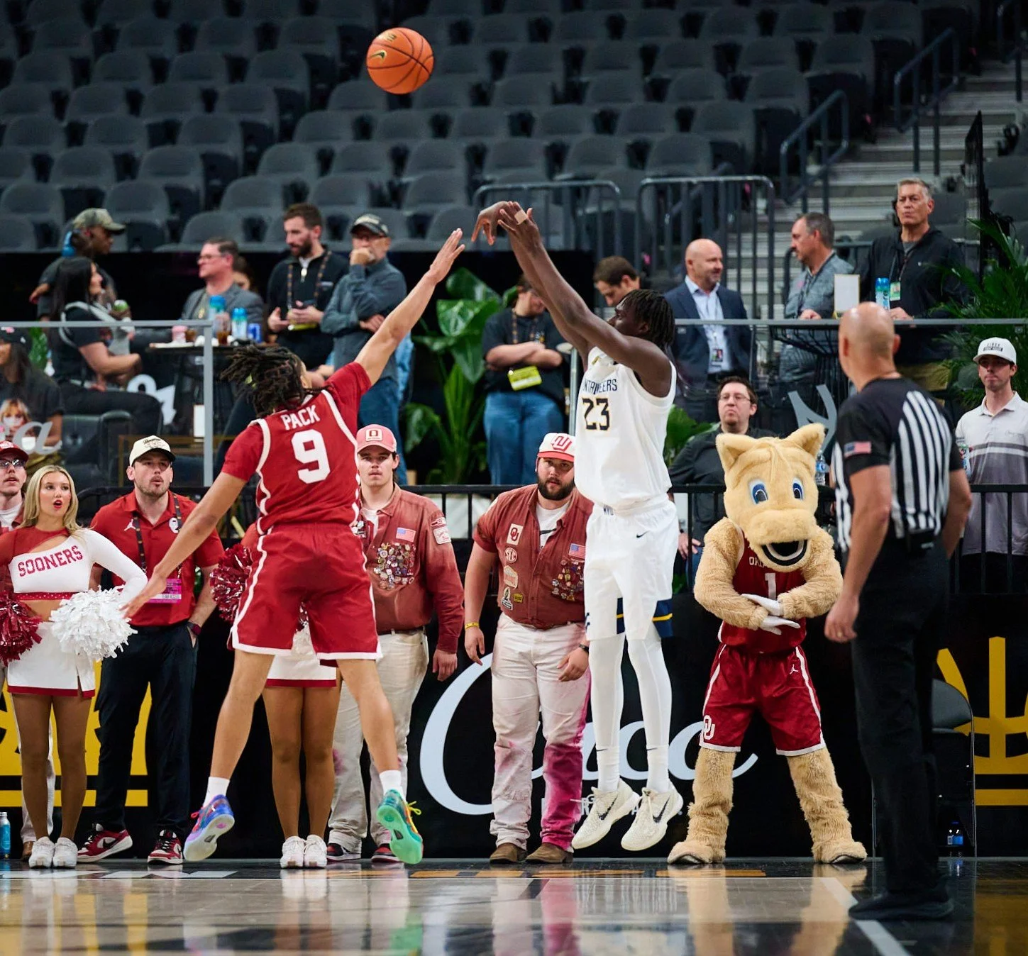 Oklahoma Sooners vs West Virginia Mountaineers_4-5-26_01257.jpg