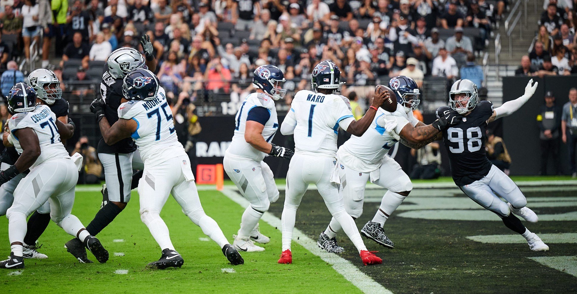 Tennessee Titans vs Las Vegas Raiders_10-12-25_03417.jpg