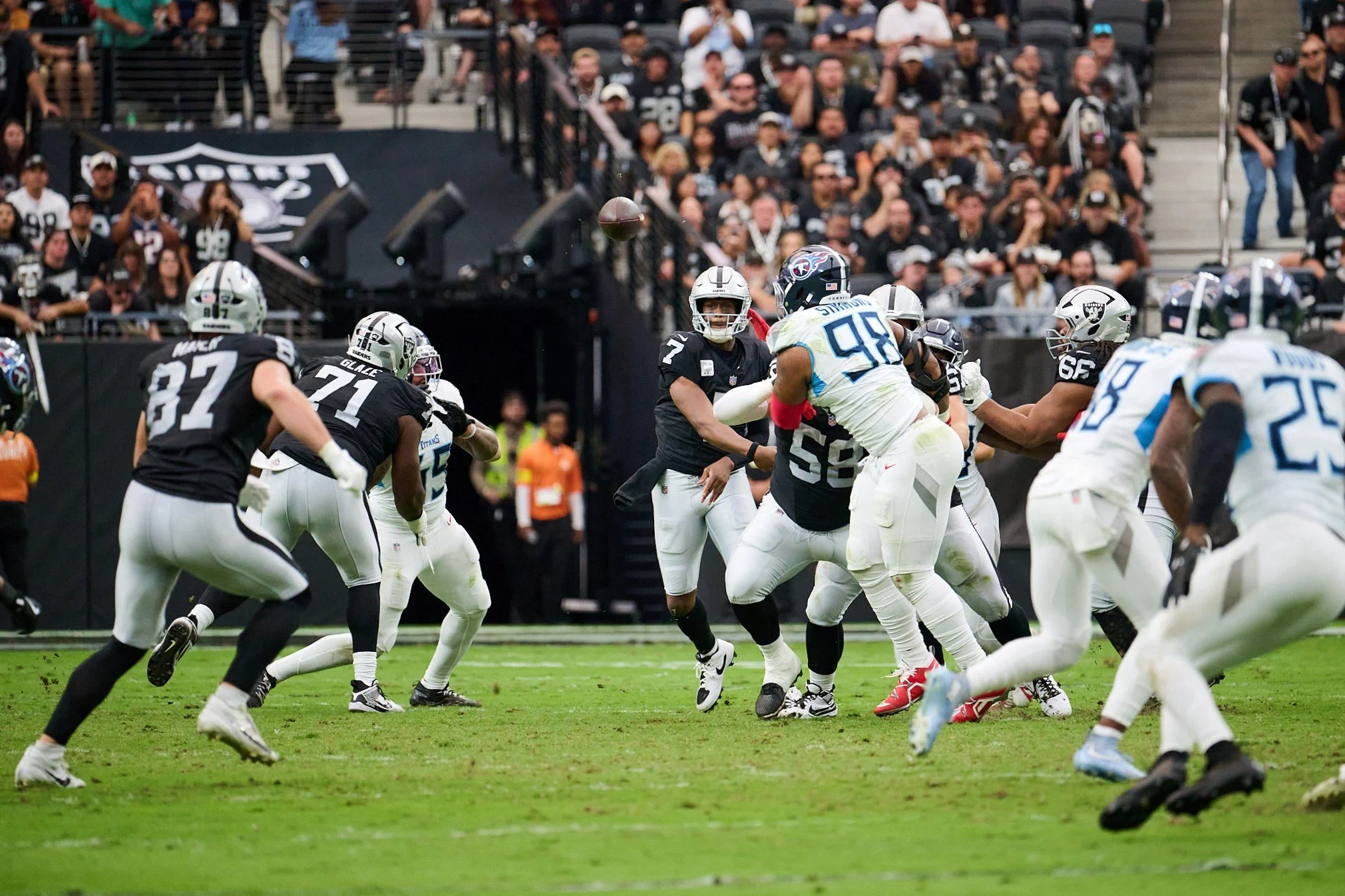 Tennessee Titans vs Las Vegas Raiders_10-12-25_00542.jpg