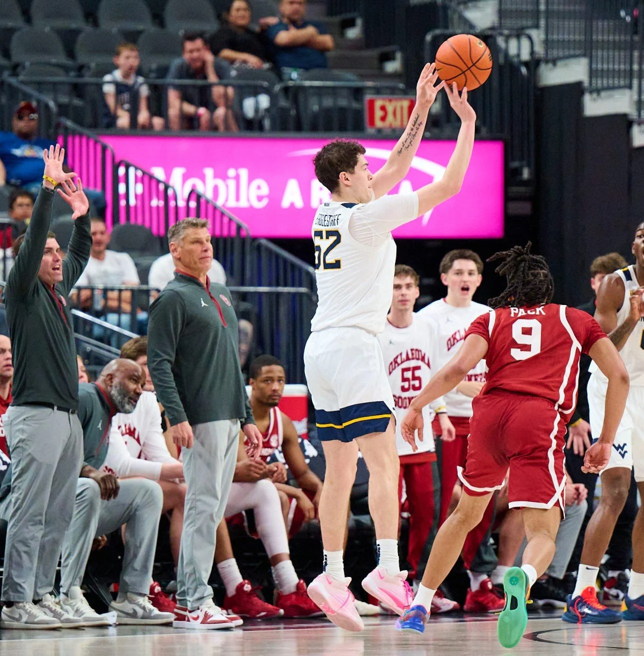 Oklahoma Sooners vs West Virginia Mountaineers_4-5-26_01206.jpg