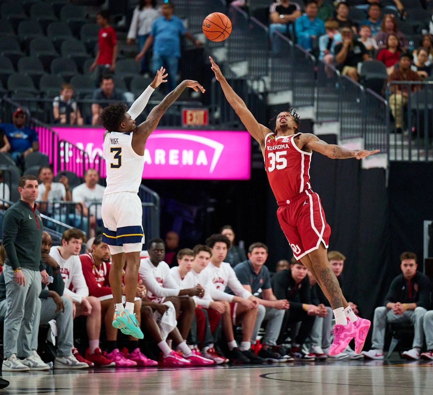 Oklahoma Sooners vs West Virginia Mountaineers_4-5-26_00921.jpg