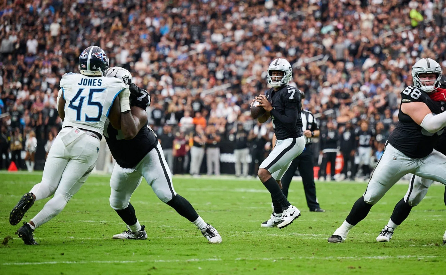 Tennessee Titans vs Las Vegas Raiders_10-12-25_03585.jpg