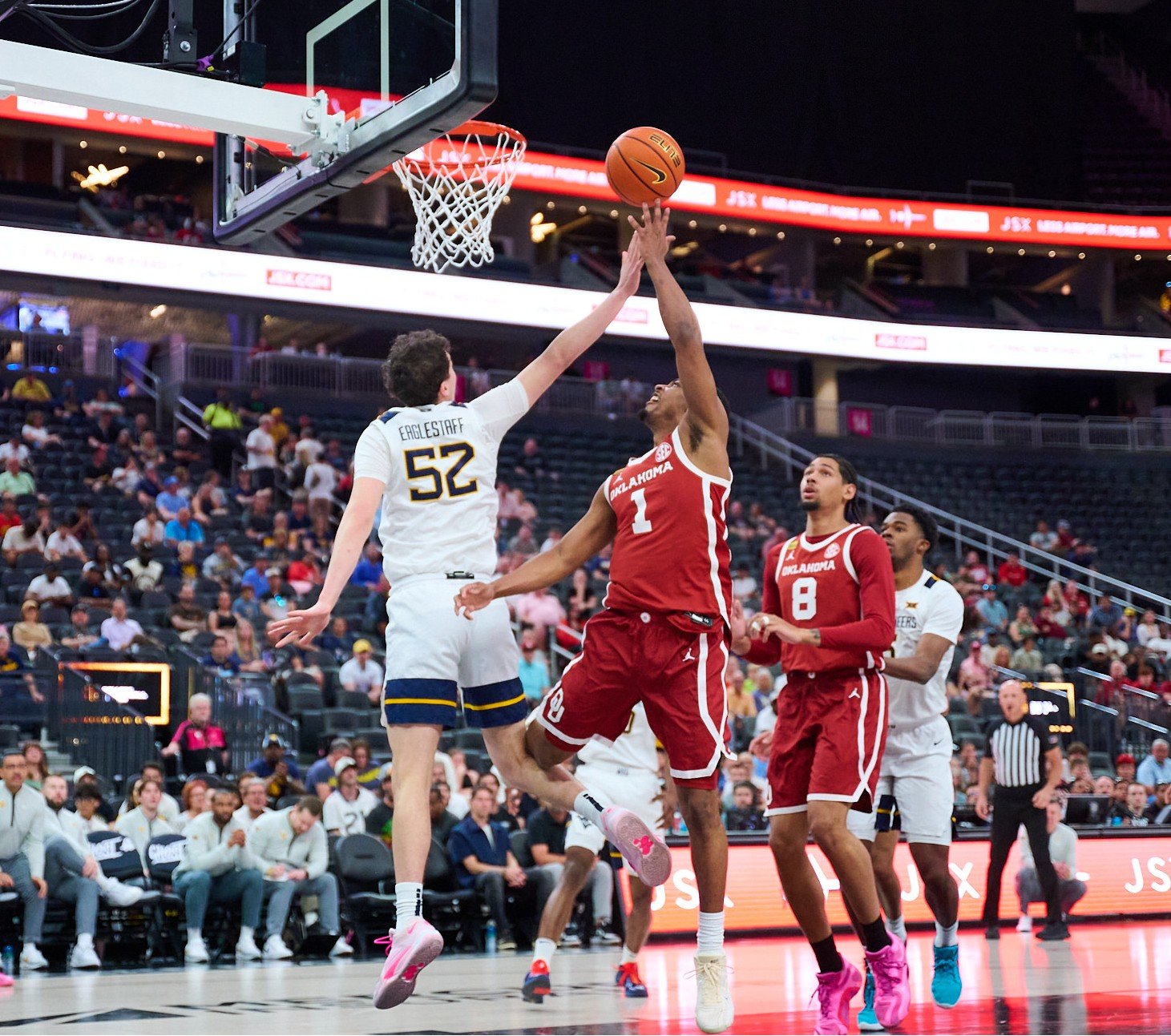 Oklahoma Sooners vs West Virginia Mountaineers_4-5-26_04065.jpg