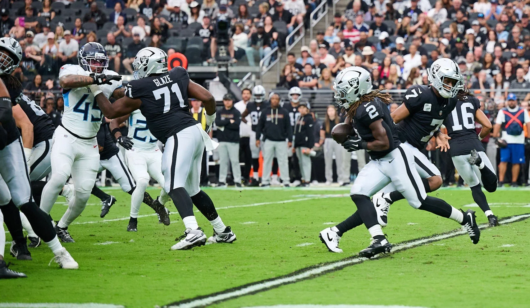 Tennessee Titans vs Las Vegas Raiders_10-12-25_03234.jpg