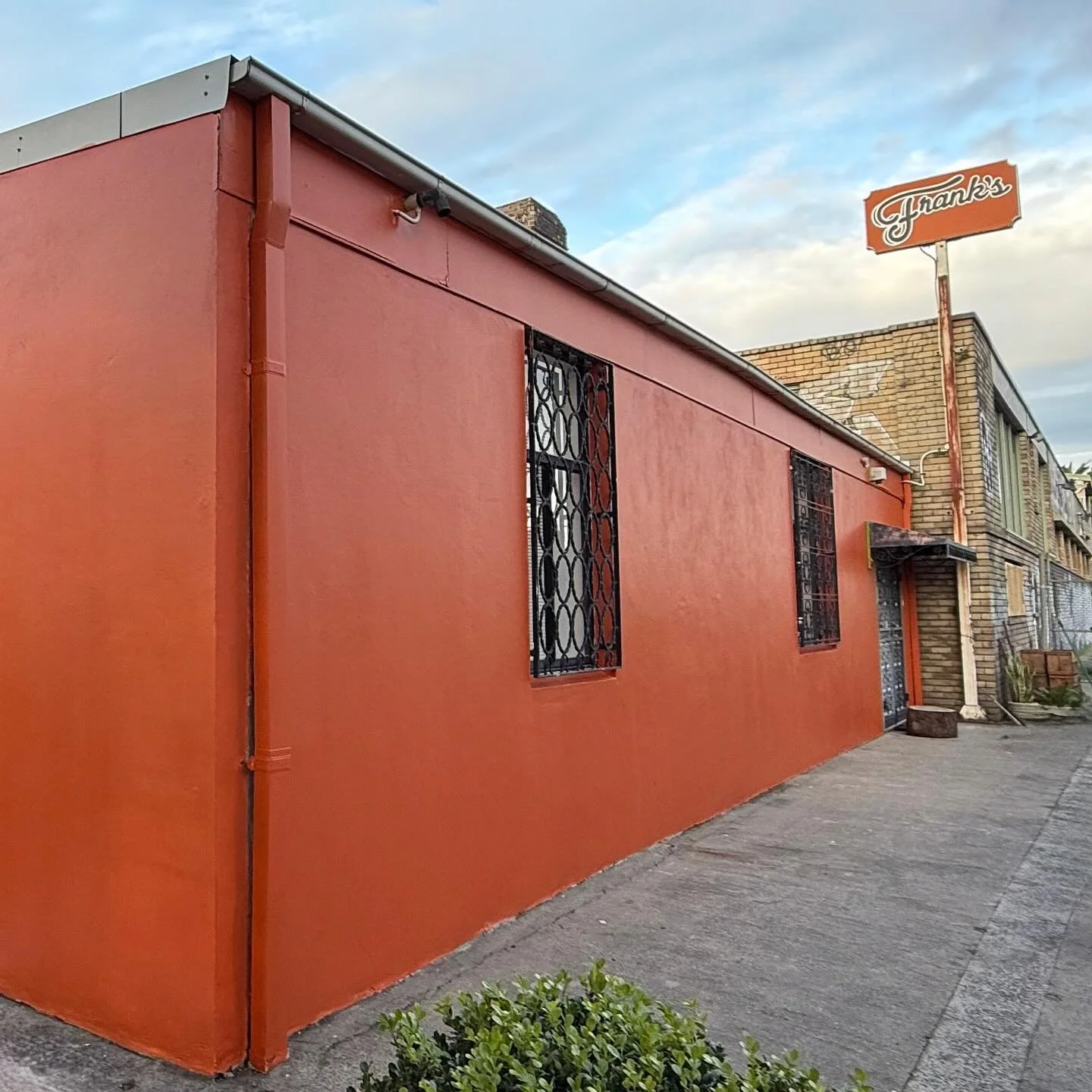 A fresh coat of paint on Franks HQ in Mascot!

#WorkInProgress #filmgreens #landscapingforfilm #artdepartment #Sydney
