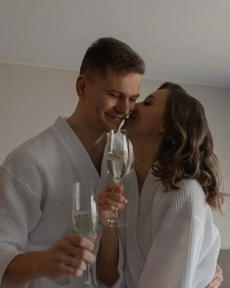 You don&rsquo;t need to be on holiday to enjoy some quality bonding time!

Our Couples Massage at Lotus Massage is the perfect way to relax and reconnect&mdash;whether with your partner, best friend, or family member. Enjoy side-by-side massages in o