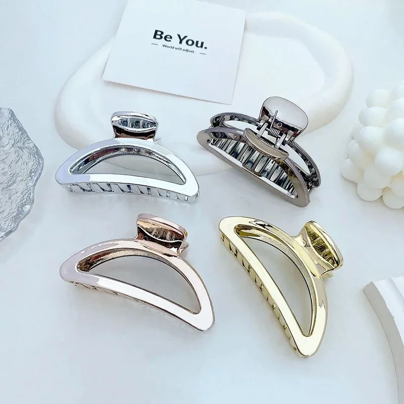 Metal Square, Half moon, Twist
