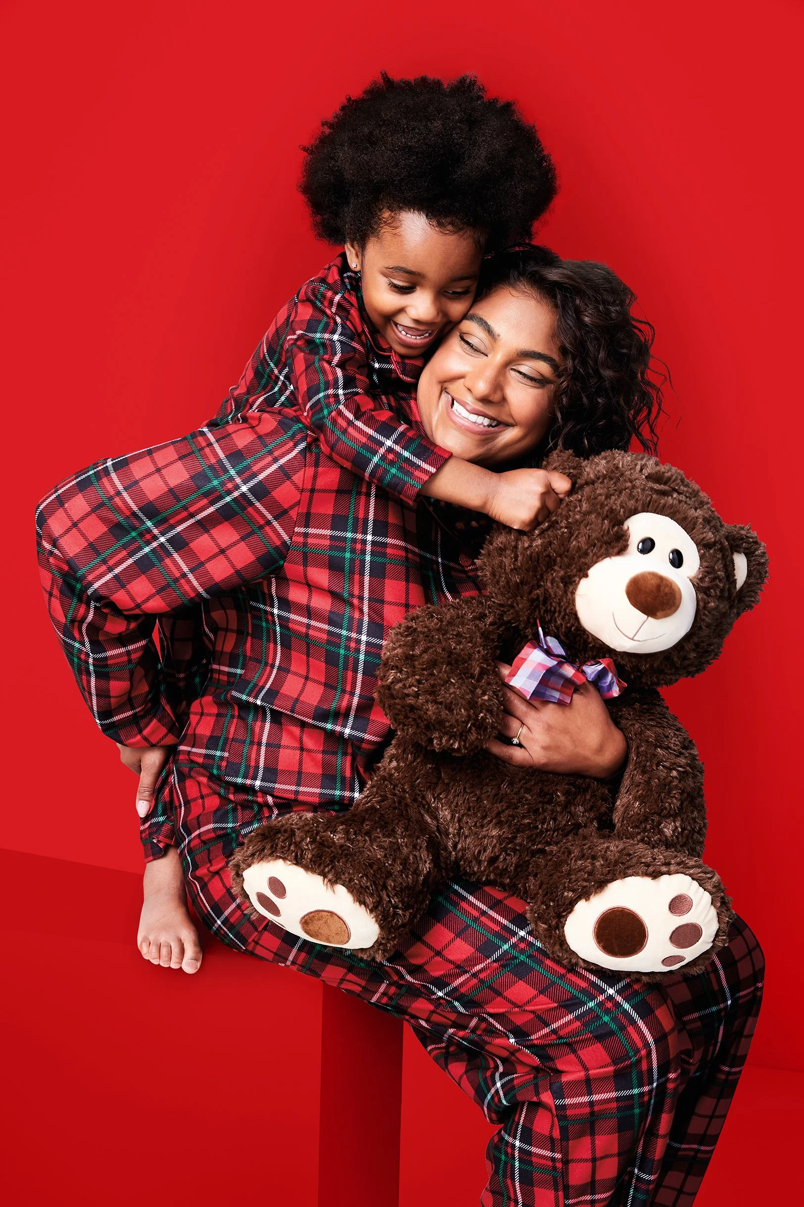 100010_HolidayCampaign_2021_MomDaughterPJs_063_ALT.jpg