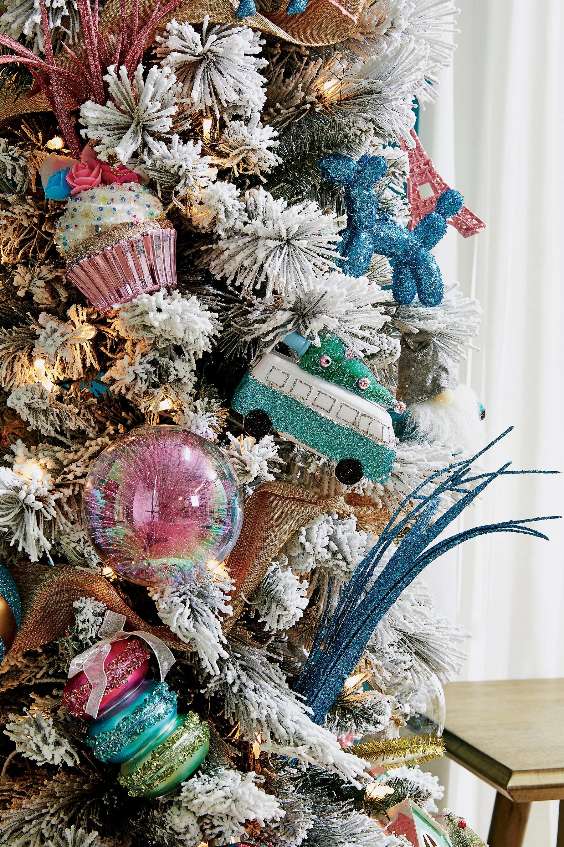 80033_PG42_pos9_OpenStockOrnaments_30585263_ALT.jpg