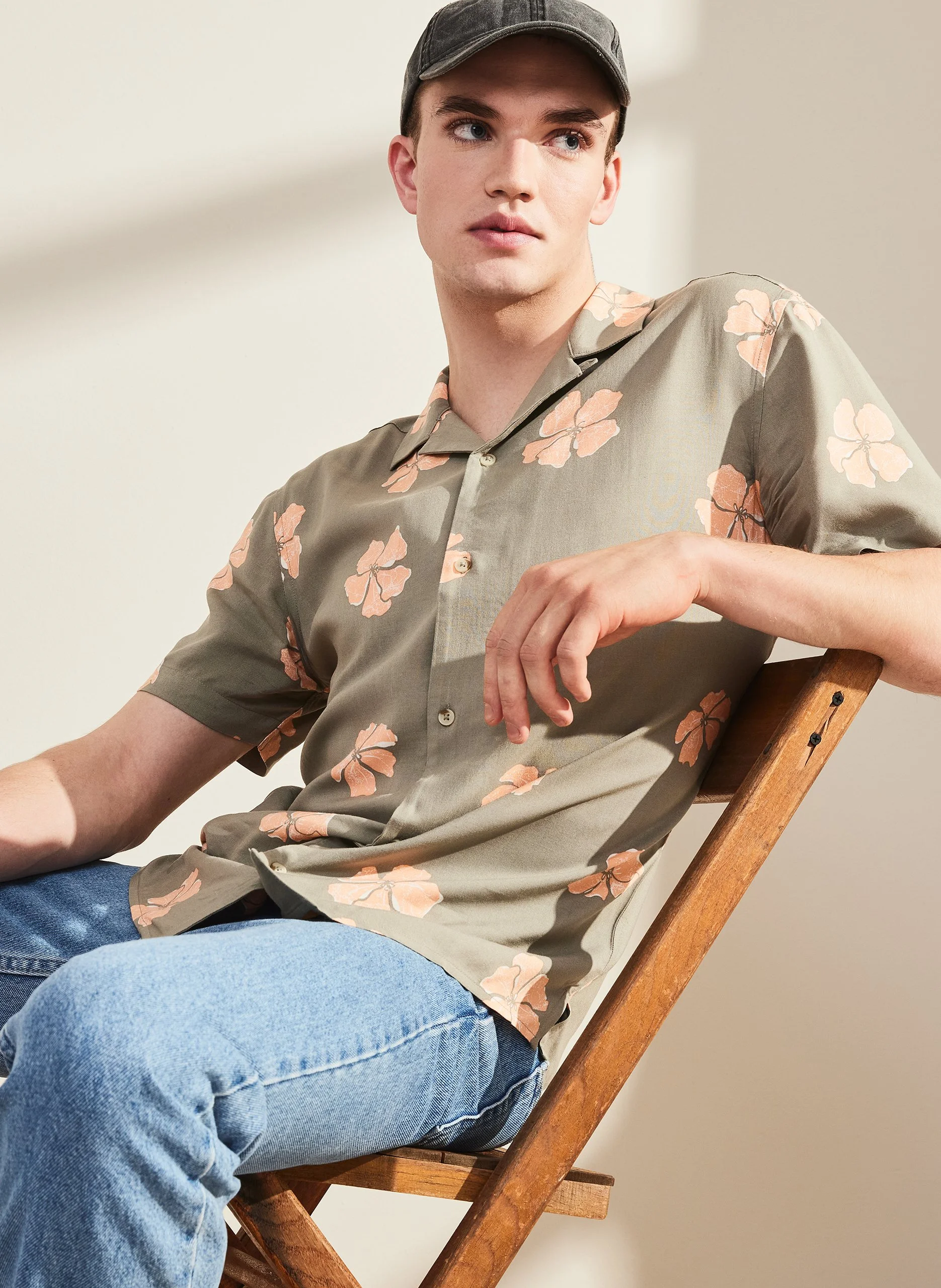 105744_Shot7_Spring_GeorgeMen_Vertical.jpg