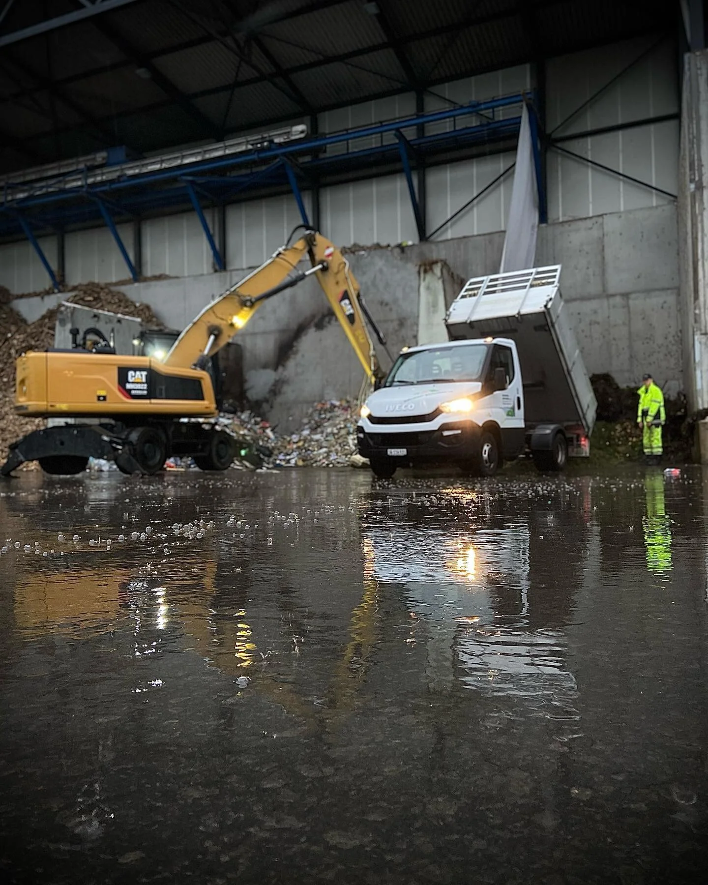 Entsorgung &amp; Recycling ♻️🌱
.
.
@loackerrecycling_ostschweiz 
unser regionaler Partner f&uuml;r unsere Werkstoffe 
#holz
#metall
#gr&uuml;ngut 
#kva 
#pet 
#glas 
#karton
#papier 
.
.
♻️🌱💚
.
regional vernetzt - &ouml;kologisch organisiert
.
.
I