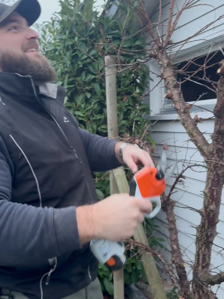 Letzte Schnitte - letzte Schritte vor den Betriebsferien &uuml;ber die Feiertage 🎄🤩
.
.
Ferien vom 22 Dez. bis und mit 6. Januar 
.
.
Dein Indermaur Gartenbau Team 💚