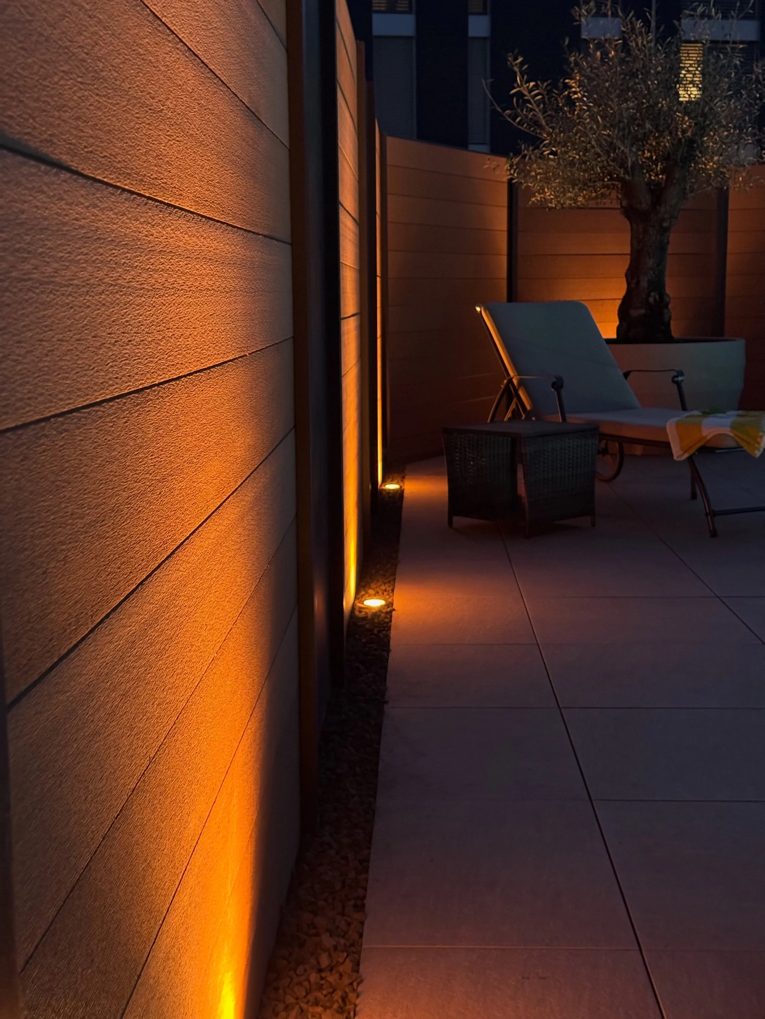 Ein Pooltag hat 24h 🌅🔥

Dank genialer LED Ambience Beleuchtung 💡

Projekt im Detail 📸

Pool und Auftrag @hwt_pool @hwt_ag 
Vielen Dank f&uuml;r die tolle Zusammenarbeit ✅

Feinsteinzeugplatte als Sitzplatz und Poolrandplatte @plaettli_ganz ✅

Sic