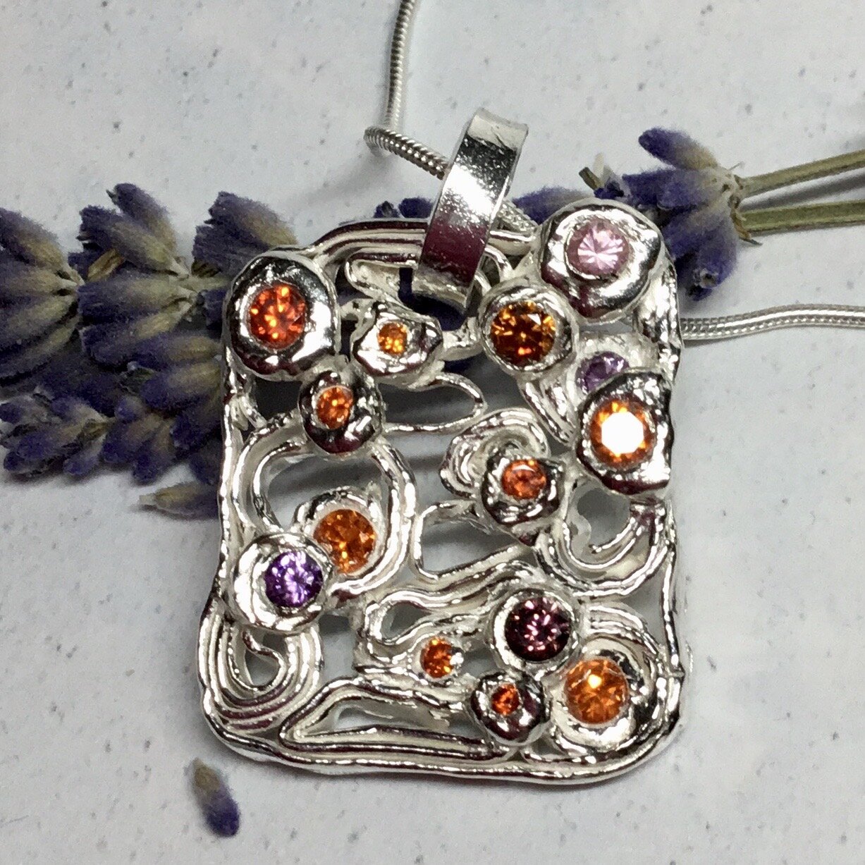 Inspired by the work of Gustav Klimt the artist I have made this pendant using similar coloured CZ stones that Klimt used in his painting The Kiss.
The pendant is handmade from fine silver using a quilling technique.
#Klimt #orange #bronze #silver #p