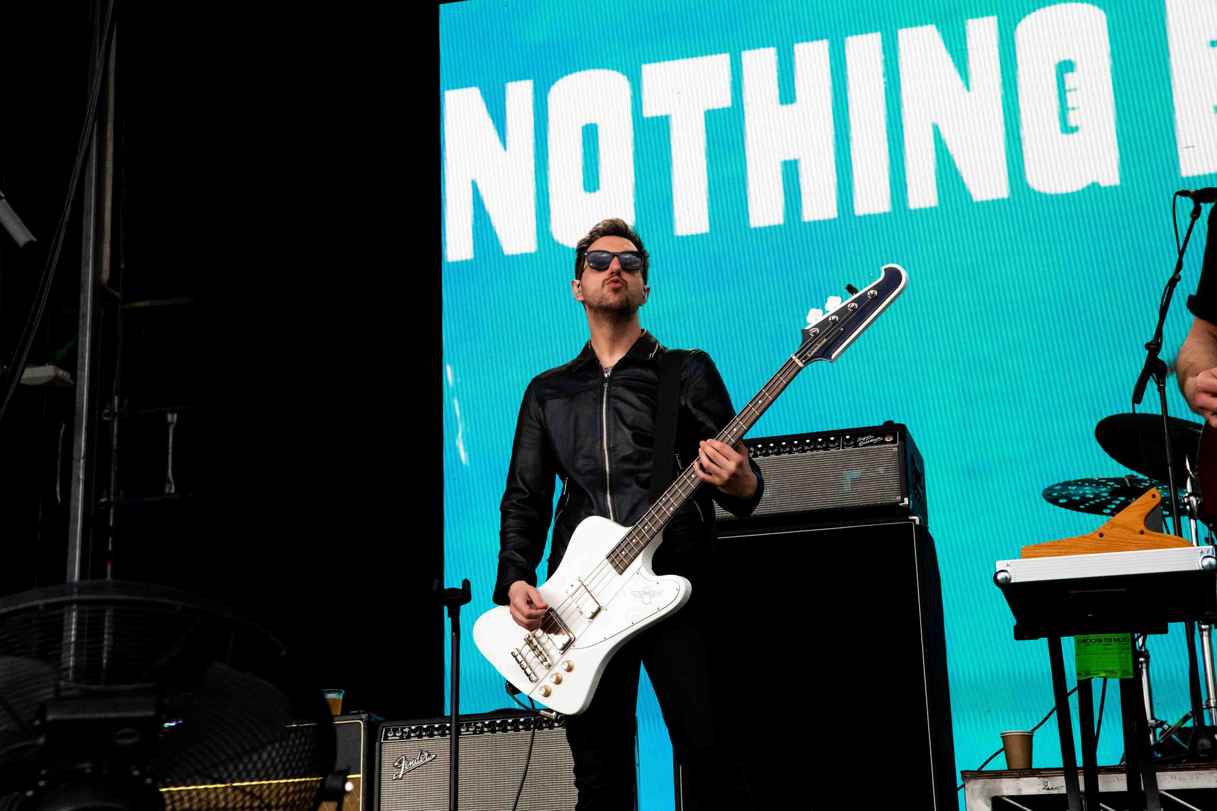 NOTHINGBUTTHIEVES12.jpg