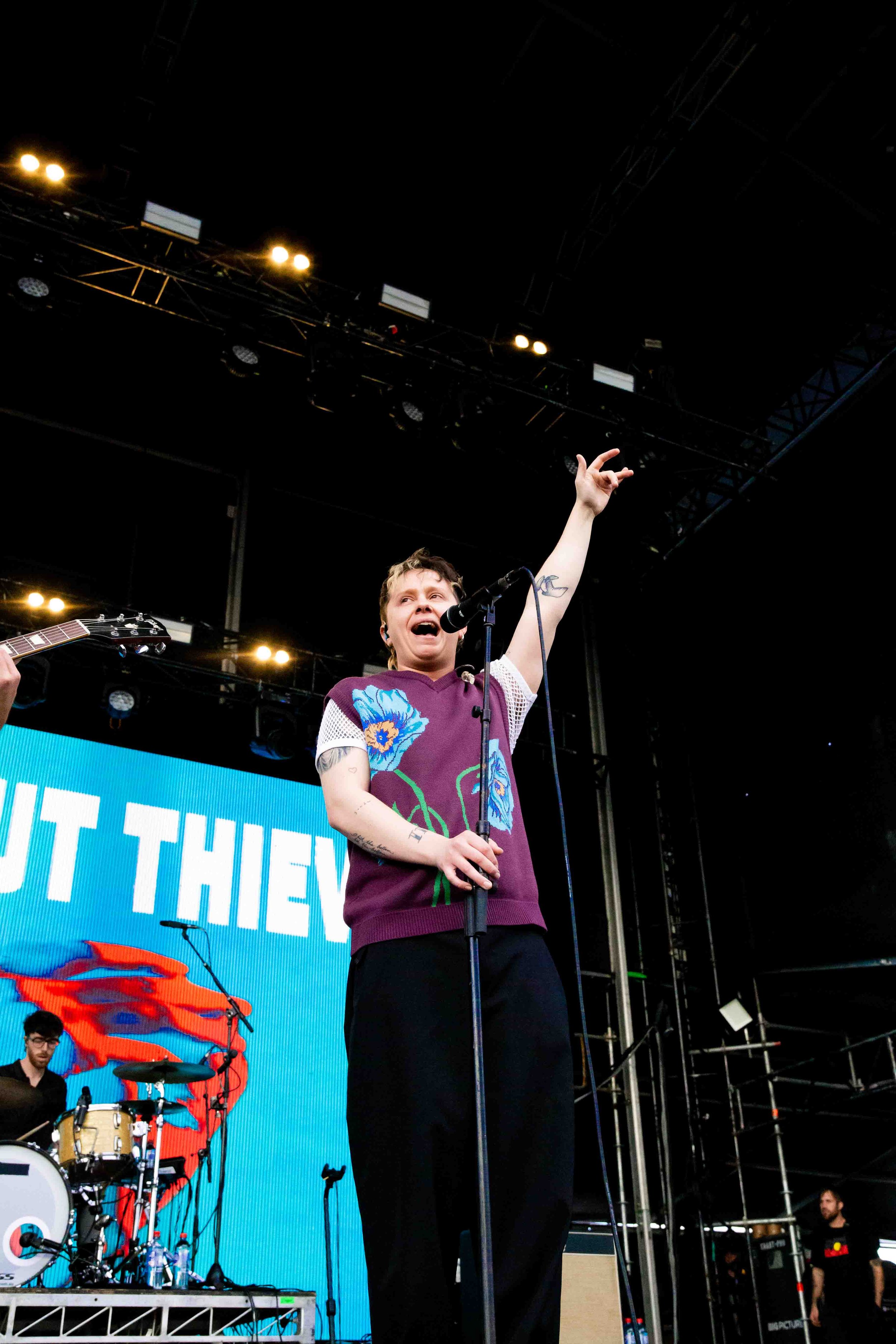 NOTHINGBUTTHIEVES13.jpg