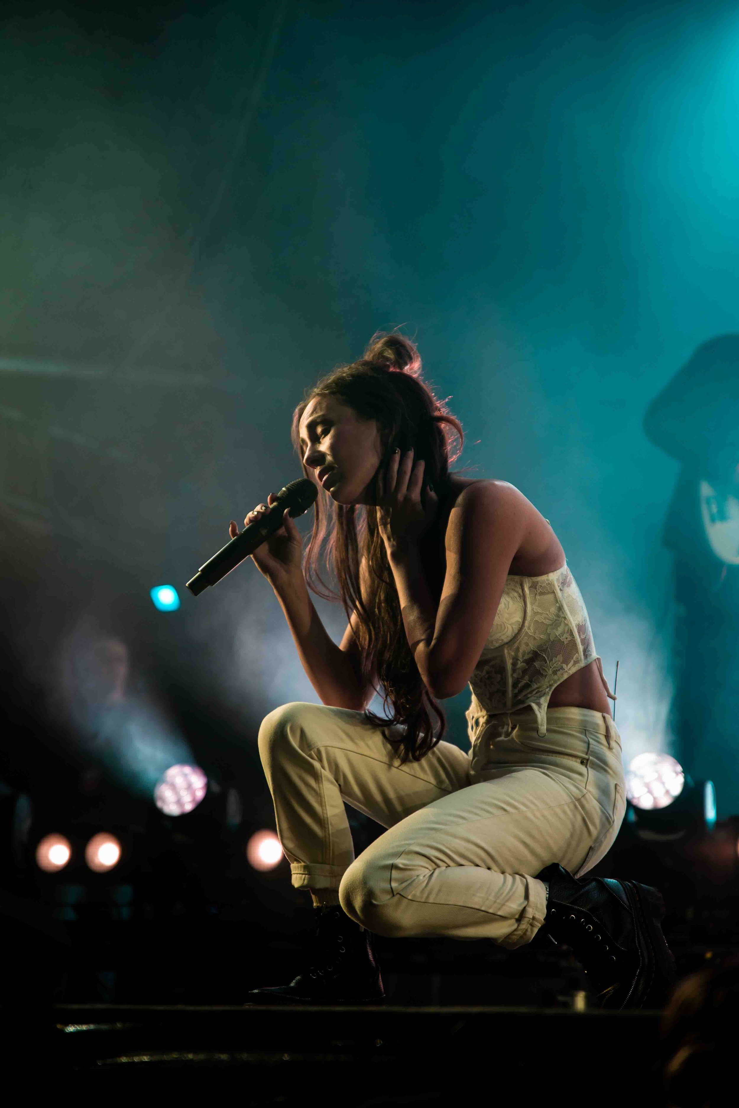 AMYSHARK10.jpg
