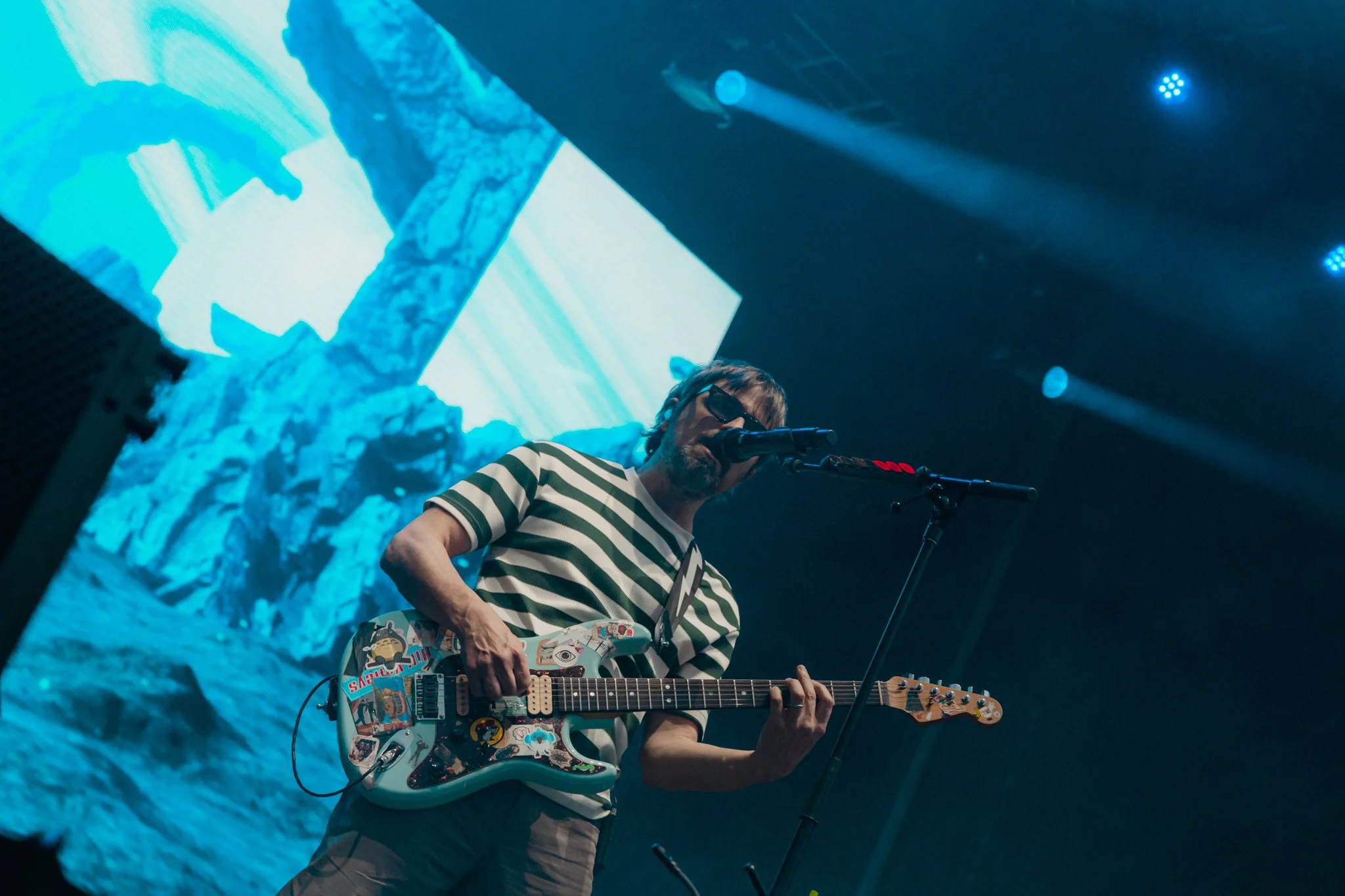 WEEZER-6.jpg