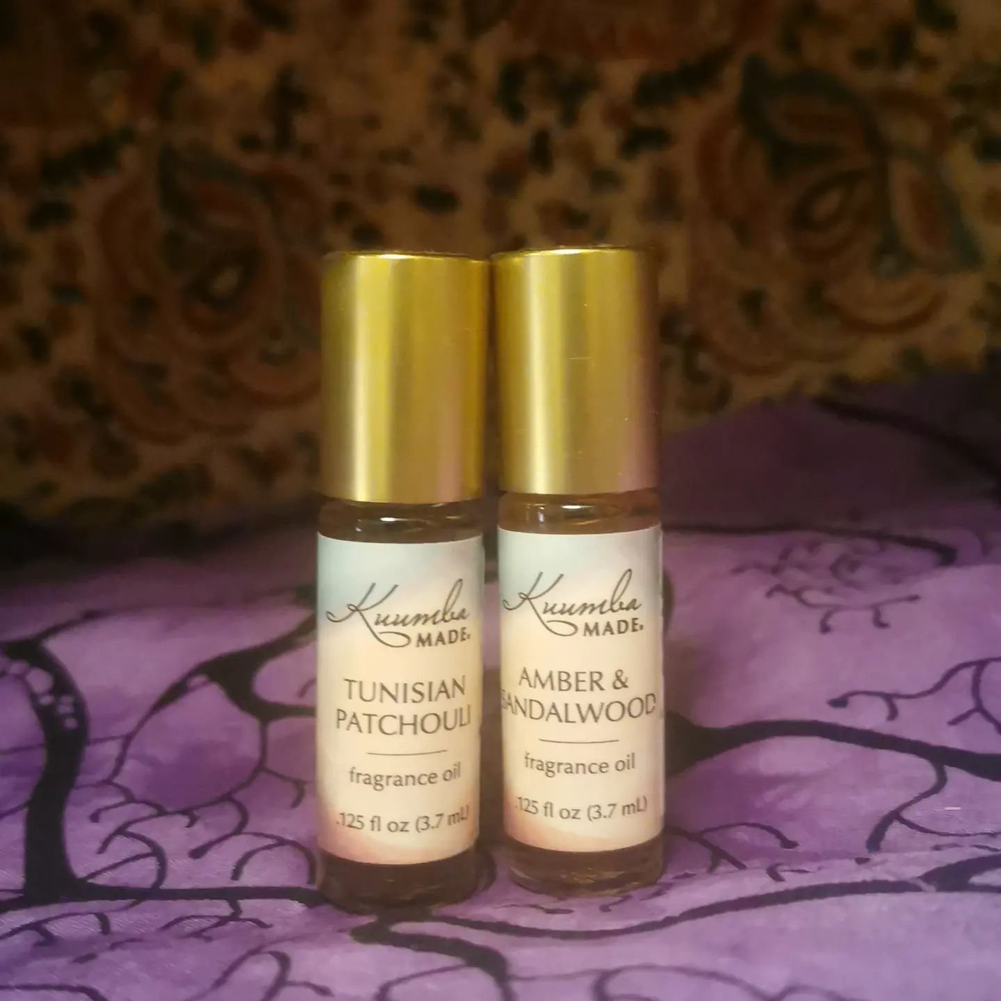 Stocks are running low for our Kuumba Made Fragrance Oils! 🌞

They are the best and safest form of essential oil to be used as perfume, coming in both Tunisian Patchouli and Amber and Sandalwood 🌳...

Made of jojoba and safflower oil, the formula i