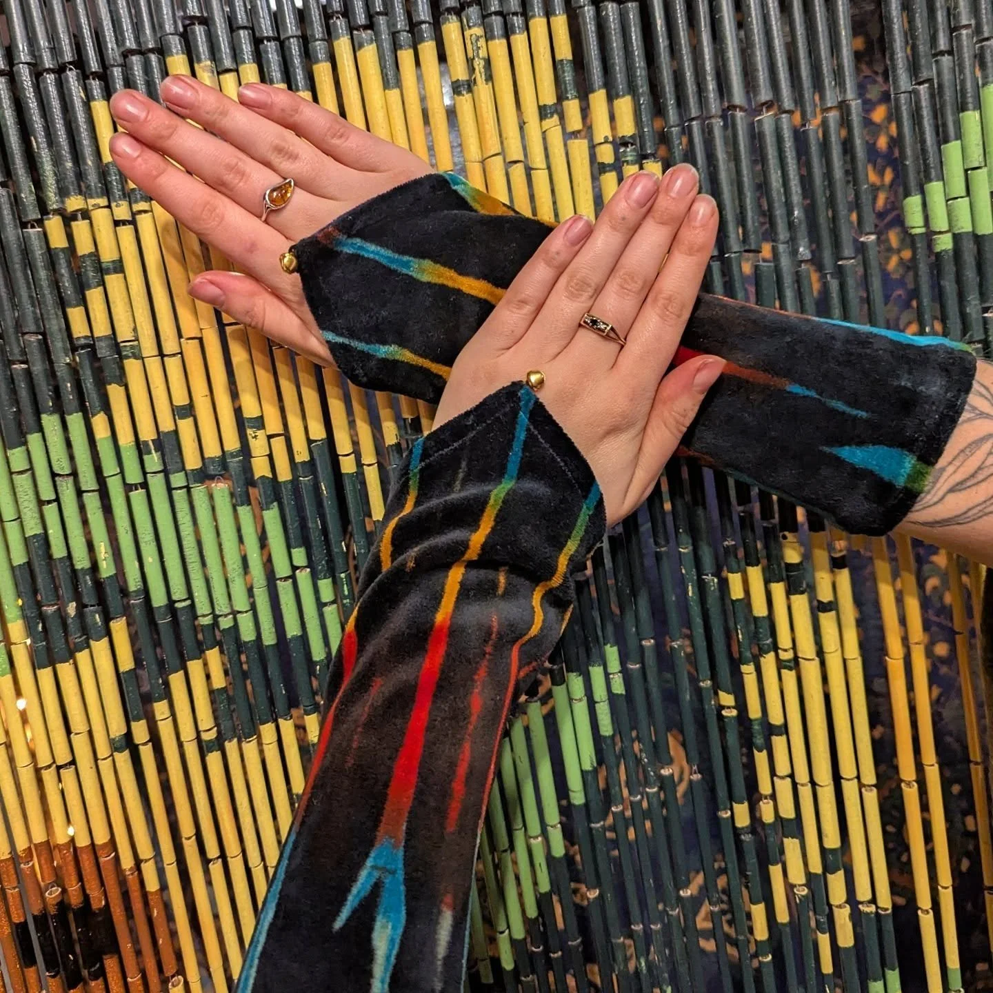 ⭐ new in stock ⭐ our colourful wrist warmers to keep you snug in the chillier months ❄️ 

tie-dye velvet wrist warmers with bell - &pound;14
block colour velvet wrist warmers with bell - &pound;17
tie-dye velvet wrist warmers - &pound;18
woolen fleec