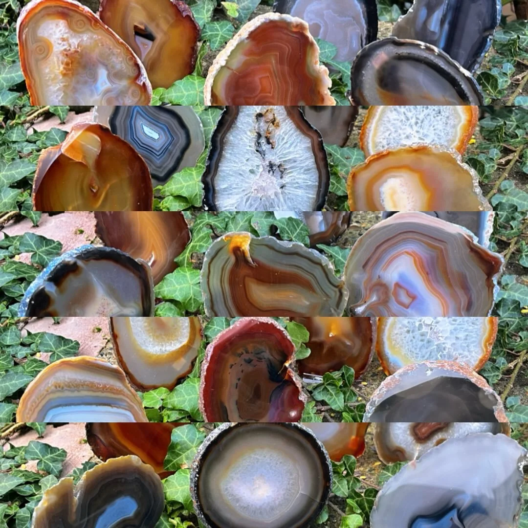 🫧 Agates come from the rock formation blend of Chalcedony and Quartz. It is a grounding stone that brings emotional, physical, and intellectual balance. Physically, agate is associated with strengthening the immune system. Different agates are align