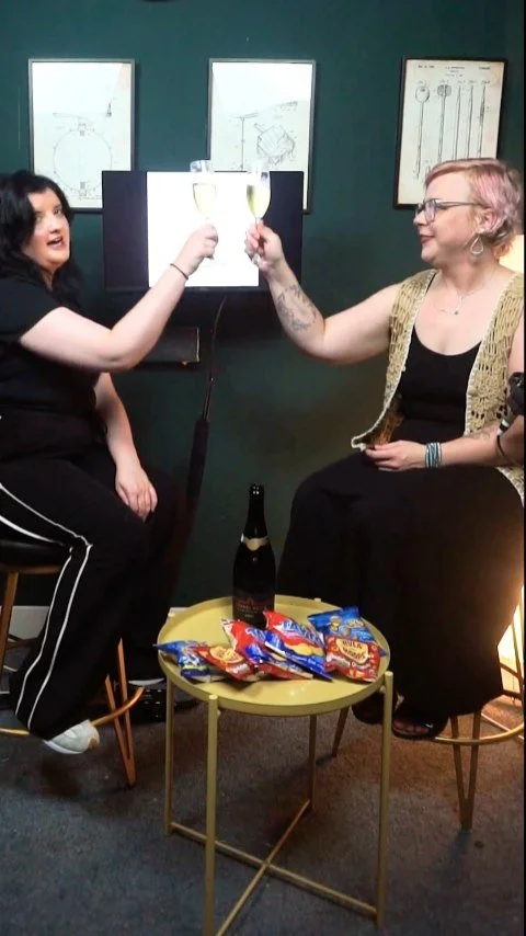 A few weeks ago, I got together with Aisleen of Vino and Vibes for a tasting of Irish and English sparkling wines paired with Irish crisps. Just two women, learning about sparkling wine, food pairings, and having a bit of craic 🥂
In this first vid
