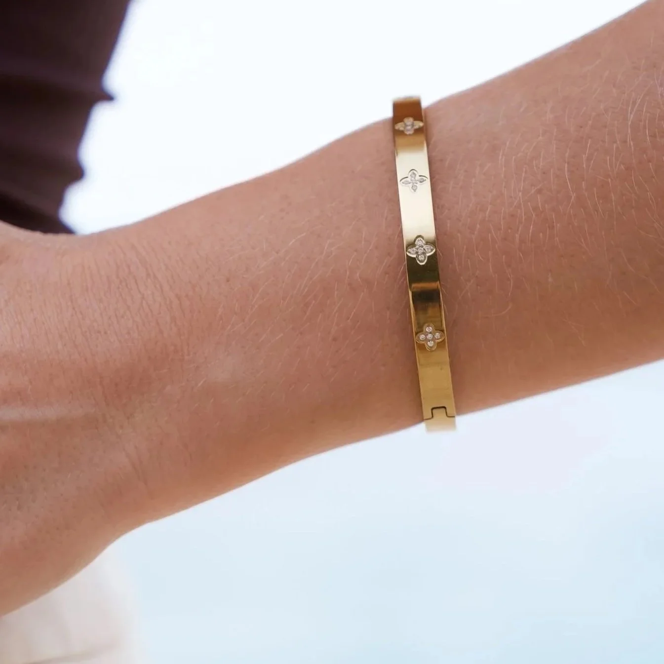 Flower Crystal Hinge Bangle  (Gold/Silver)