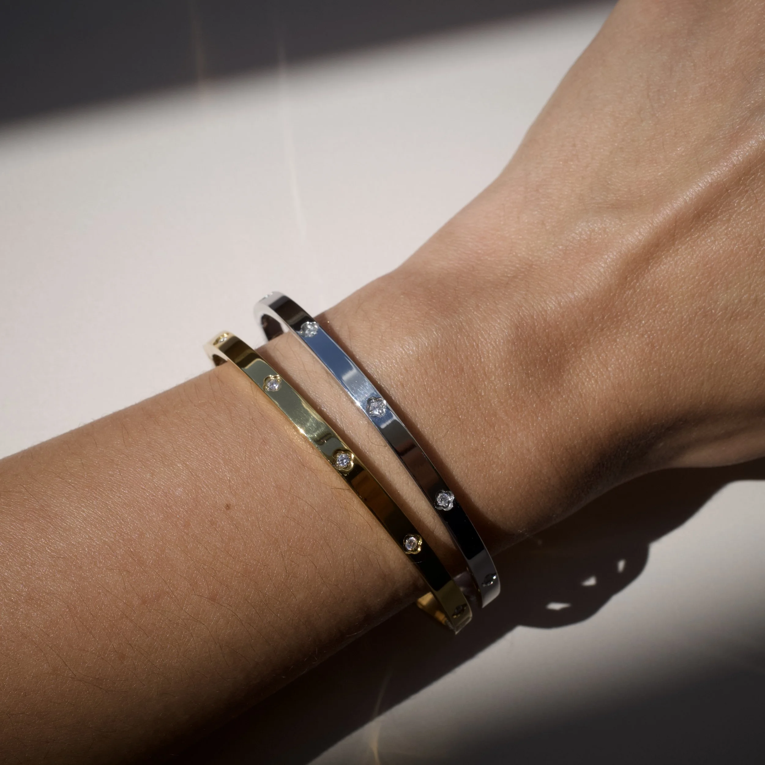 Dainty Clover Crystal Hinged Bangle (Gold/Silver)