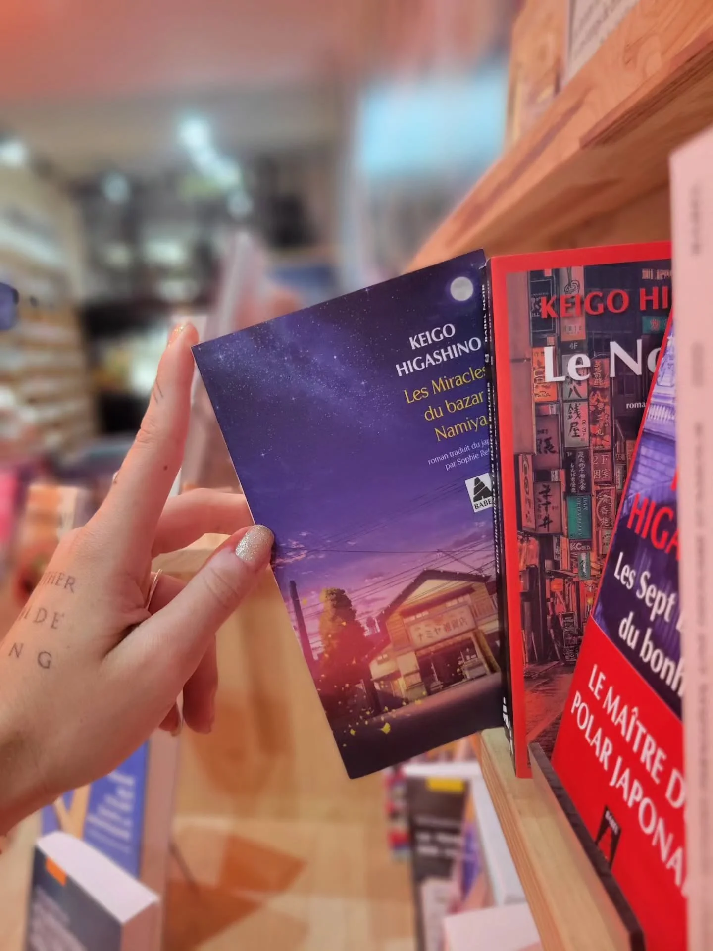 On emm&egrave;ne quoi dans la valise (ou le sac &agrave; dos parce qu'on n'a pas pay&eacute; la soute) ?🧳

Notre s&eacute;lection du mois d'ao&ucirc;t tourne autour de one-shot, de petits romans ou de s&eacute;ries courtes !

Voici quelques id&eacut