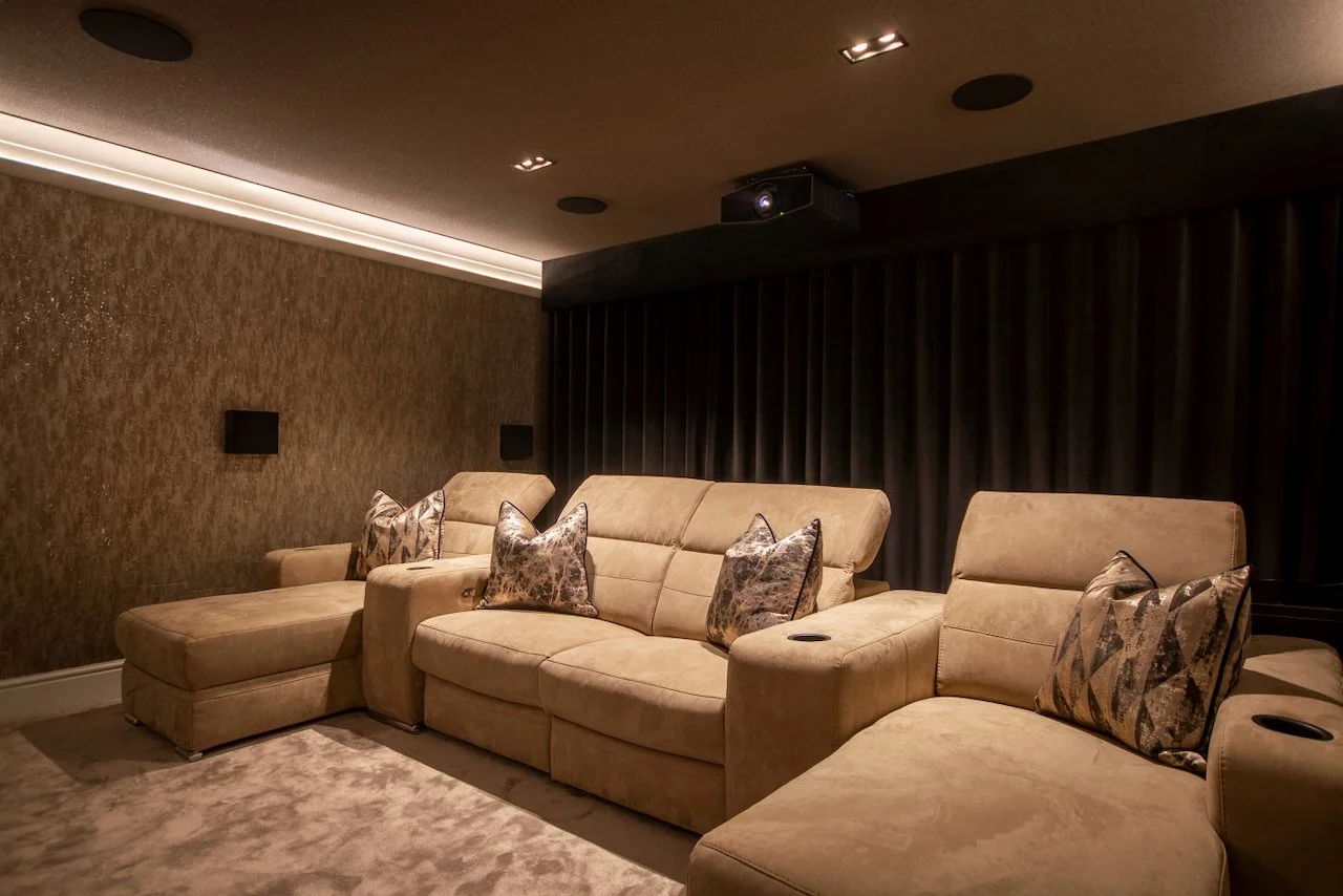Unused space turned into a daily cinema experience