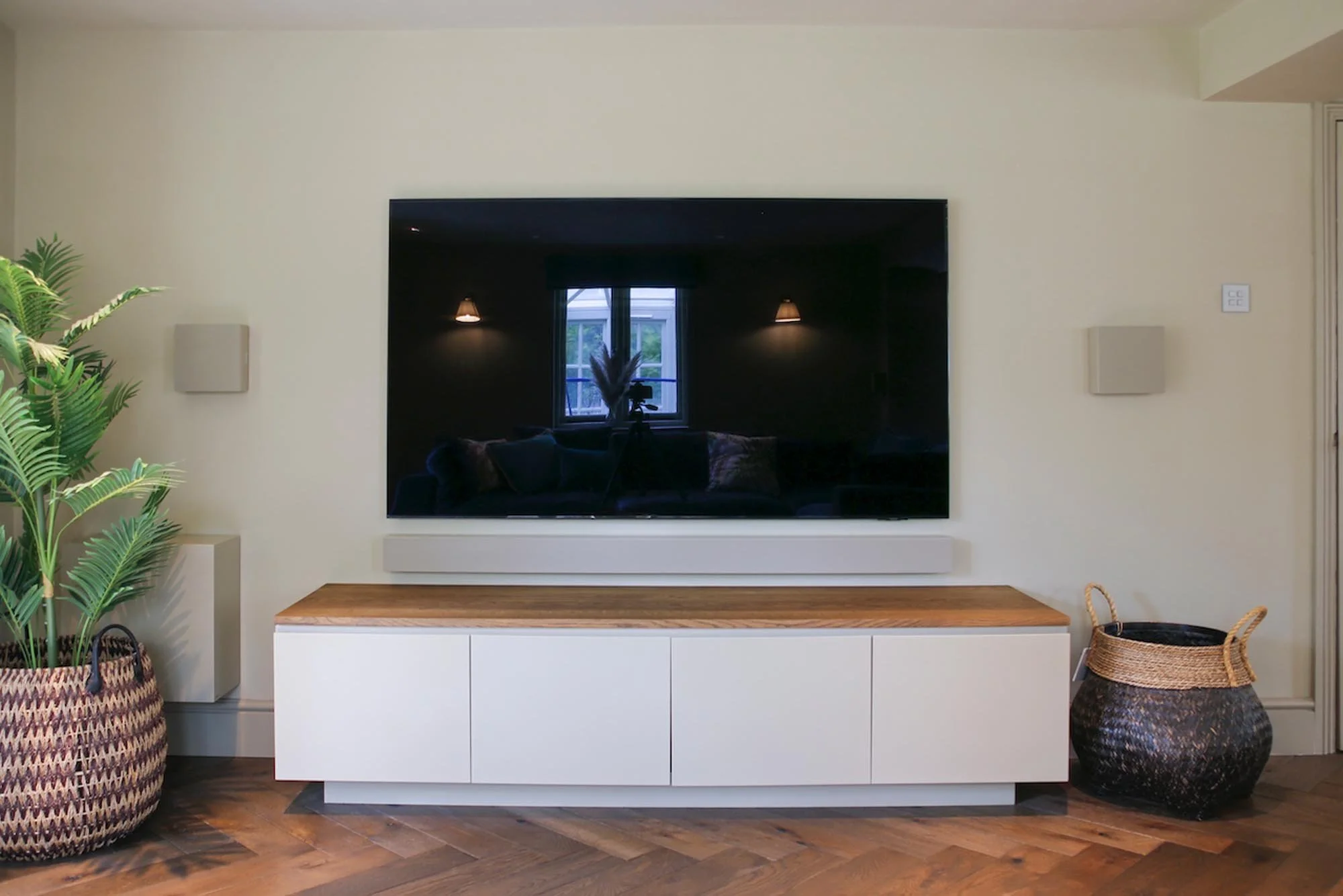 Artcoustic Home Cinema SL Evolve 2-1 speakers and soundbar with screen