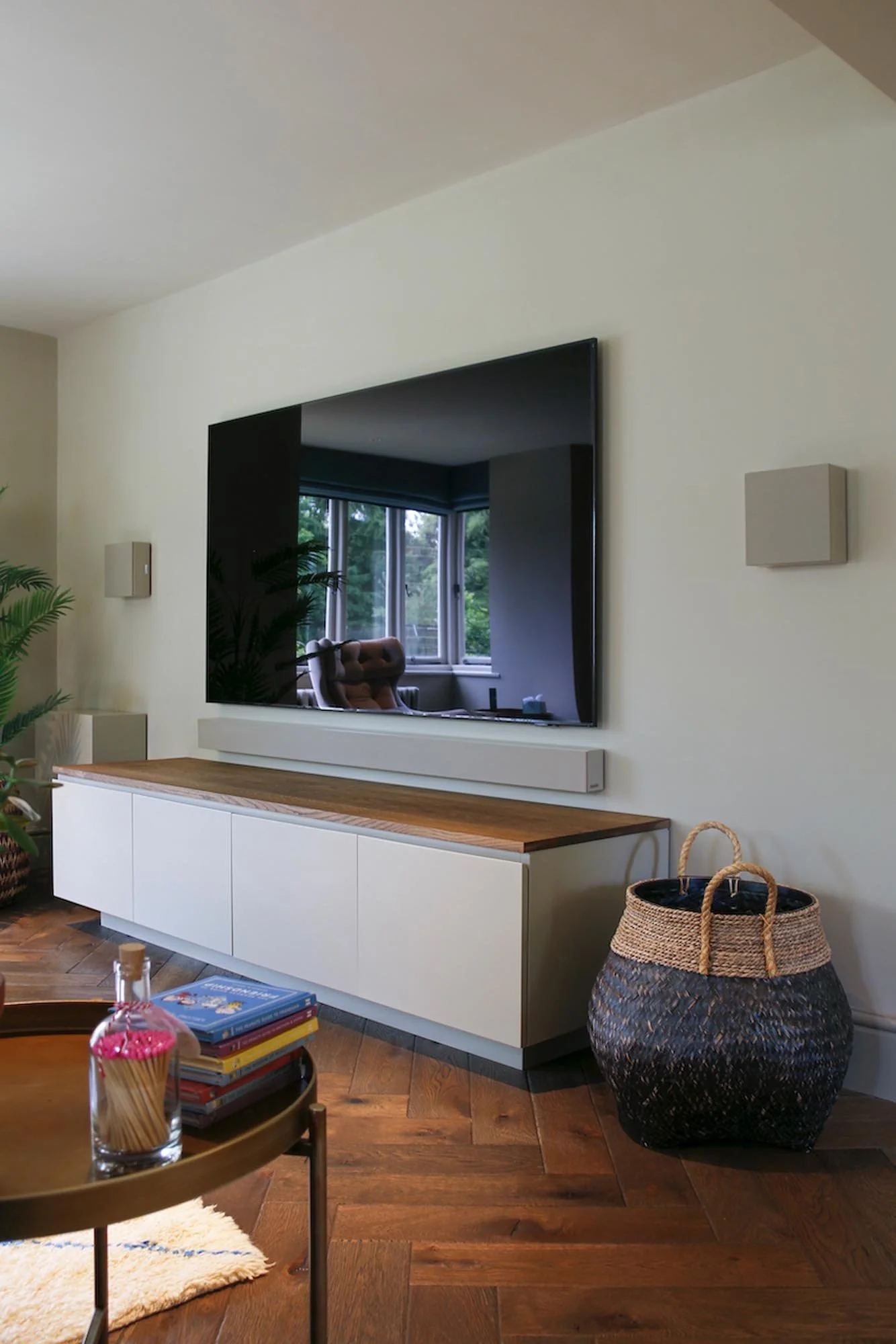 Artcoustic Home Cinema SL Evolve 2-1 speakers and soundbar with screen