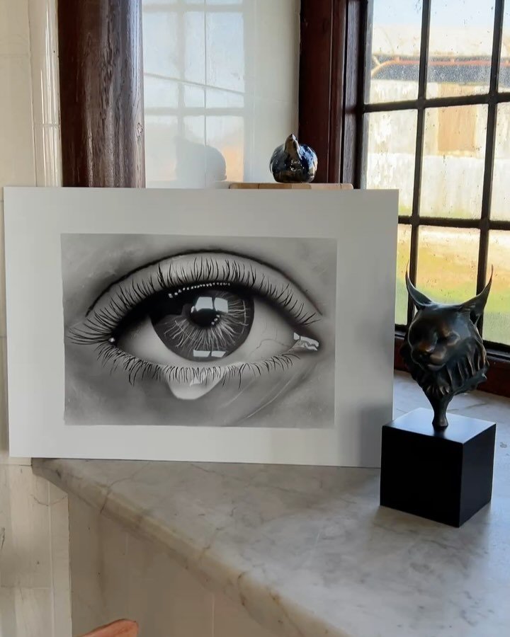 👩&zwj;🎨 This week, I decided to take a wee break from sculpting and pushed myself waaaaay out of my comfort zone&hellip; I took upon myself to try my hand at realism art&hellip; It absolutely terrified and excited me at the same time 🫣🤣 

I&rsquo