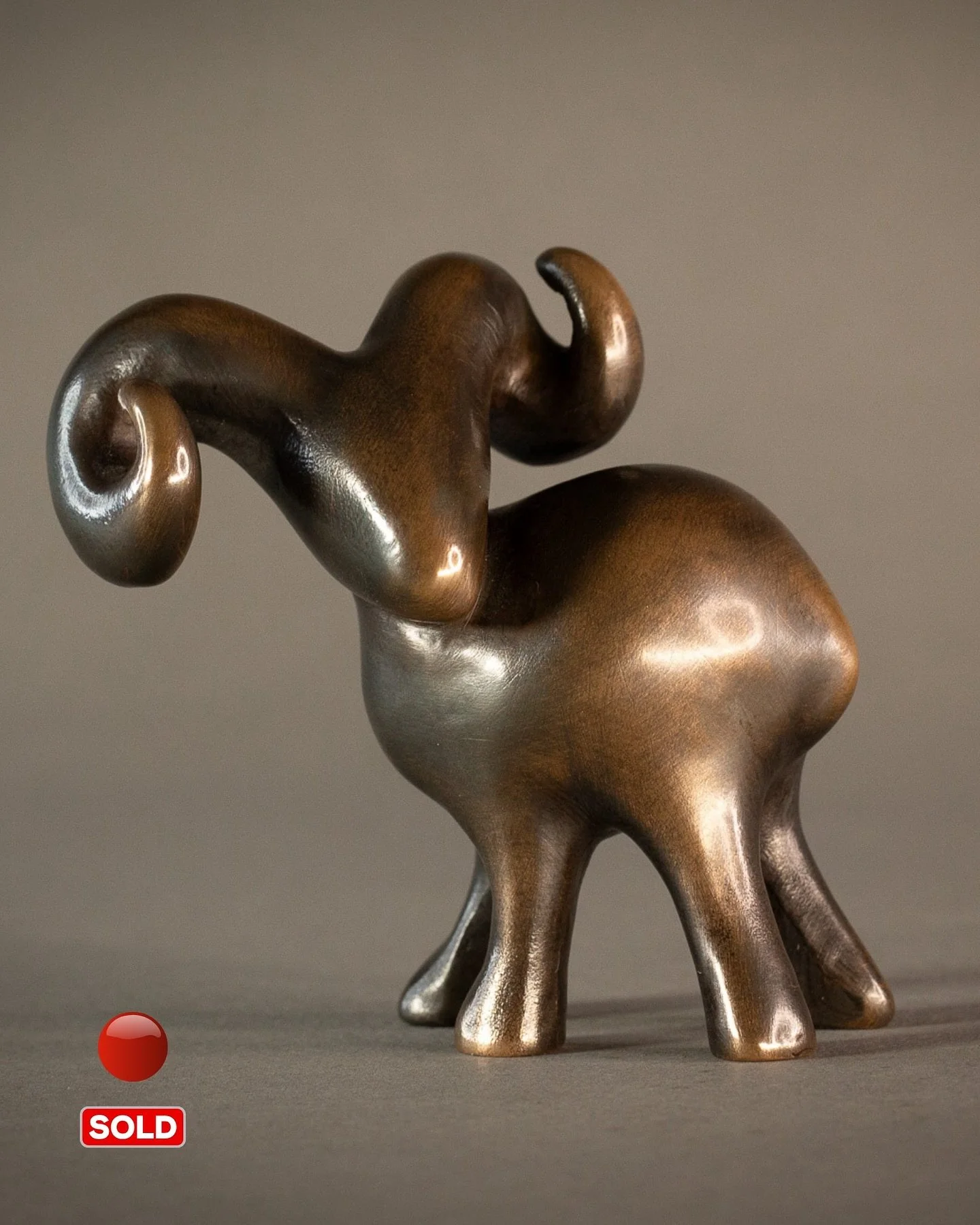 π΄ Sold - Four Wee Totem Rams β€οΈ I love these wee chaps!! They are gorgeously tactile! Cast in Bronze Resin, they are wee in size which makes them even more interesting. Did you know a group of Rams is called a’Mob’? I love that! 
Availa