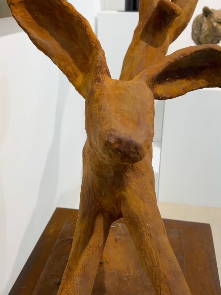 &lsquo;Freedom&rsquo; is looking totally at home in my new gallery (📣coming soon 📣) Freedom is one of my first contemporary sculptures that I made and I absolutely love her!! 

If you scroll through, the last photo show Freedom in foundry bronze 😍