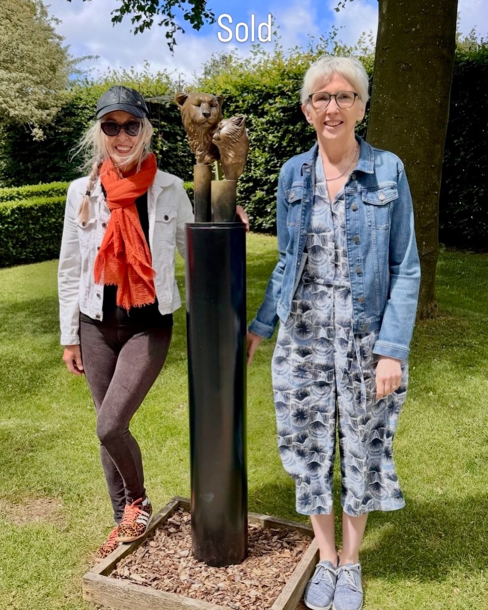 Sold 🔴 Kulinda, Cheetah mum &amp; cub @thehuttshimalayangarden 
So lovely to meet my wonderful new collectors, @alastairbrydon and Susan at @thehuttshimalayangarden in Ripon! 

I&rsquo;m so privileged to able to say this again, collectors become fri