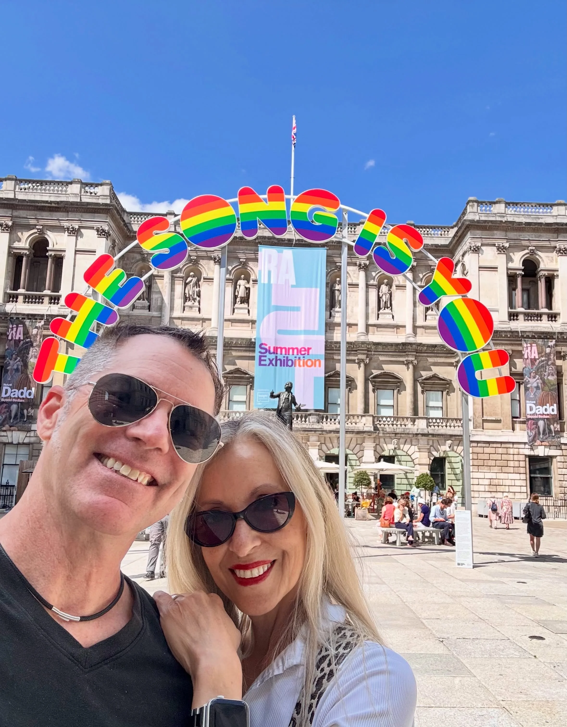 Thank you London 🇬🇧&hellip; you were stunning!! 🤩 @j.r.richards and I just had a wonderful couple of days being tourists in my old home town, London! 

Thank you lovely @karenbomprezzi for taking such good care of us at @royalacademyarts Karen is 