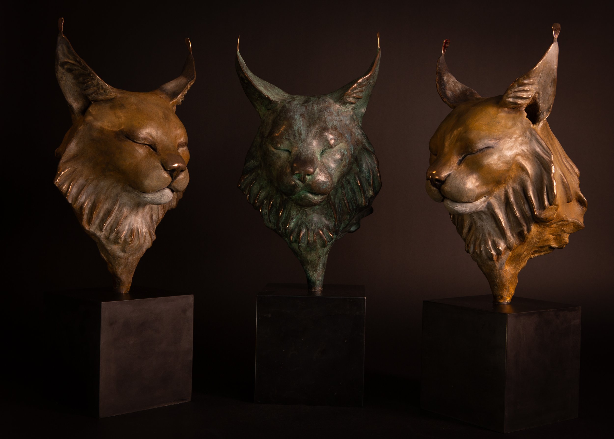 Centre Queen is Bronze Resin with a Verdigris Green Patina Colour flanked by two Bronze Resin Queens also with a Natural Patina Colour