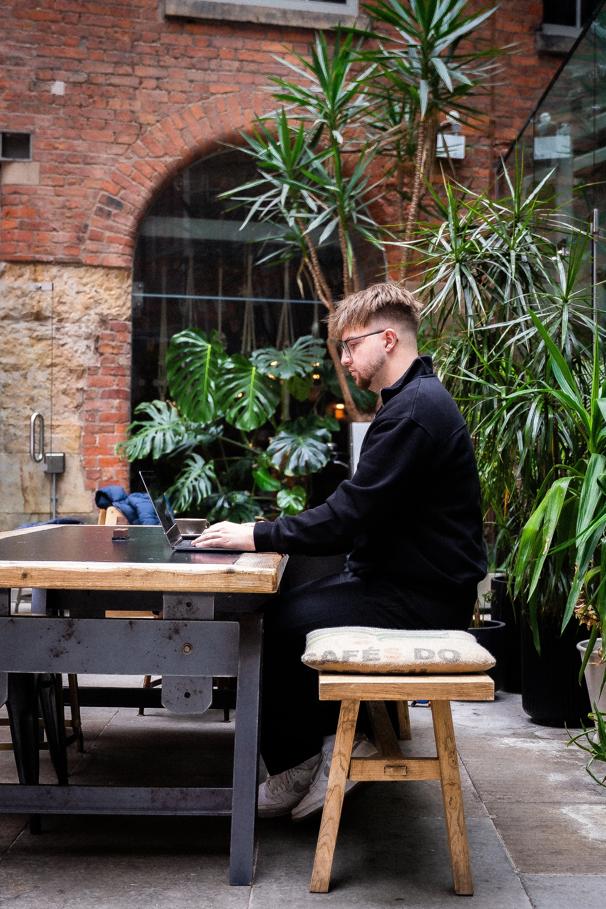 How Small Businesses Can Use AI in Marketing Without Losing the Human Touch