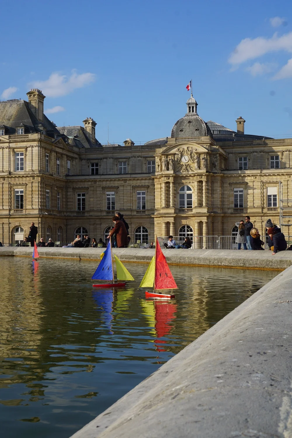  Like most of life in Paris, this scene feels like art in motion.  