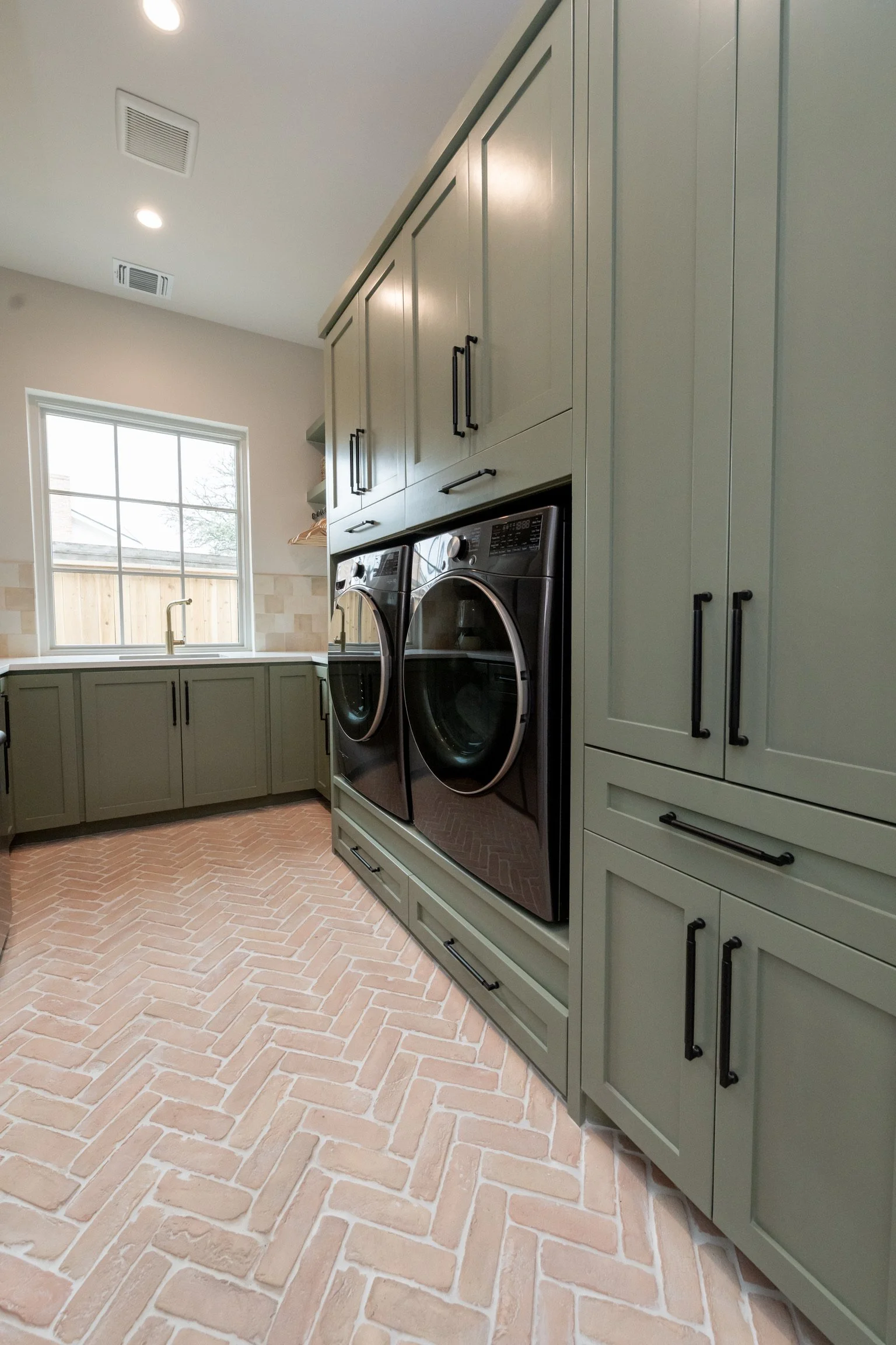 Graceful-spaces-in-home-organizing-product-curation-laundry-room.jpg