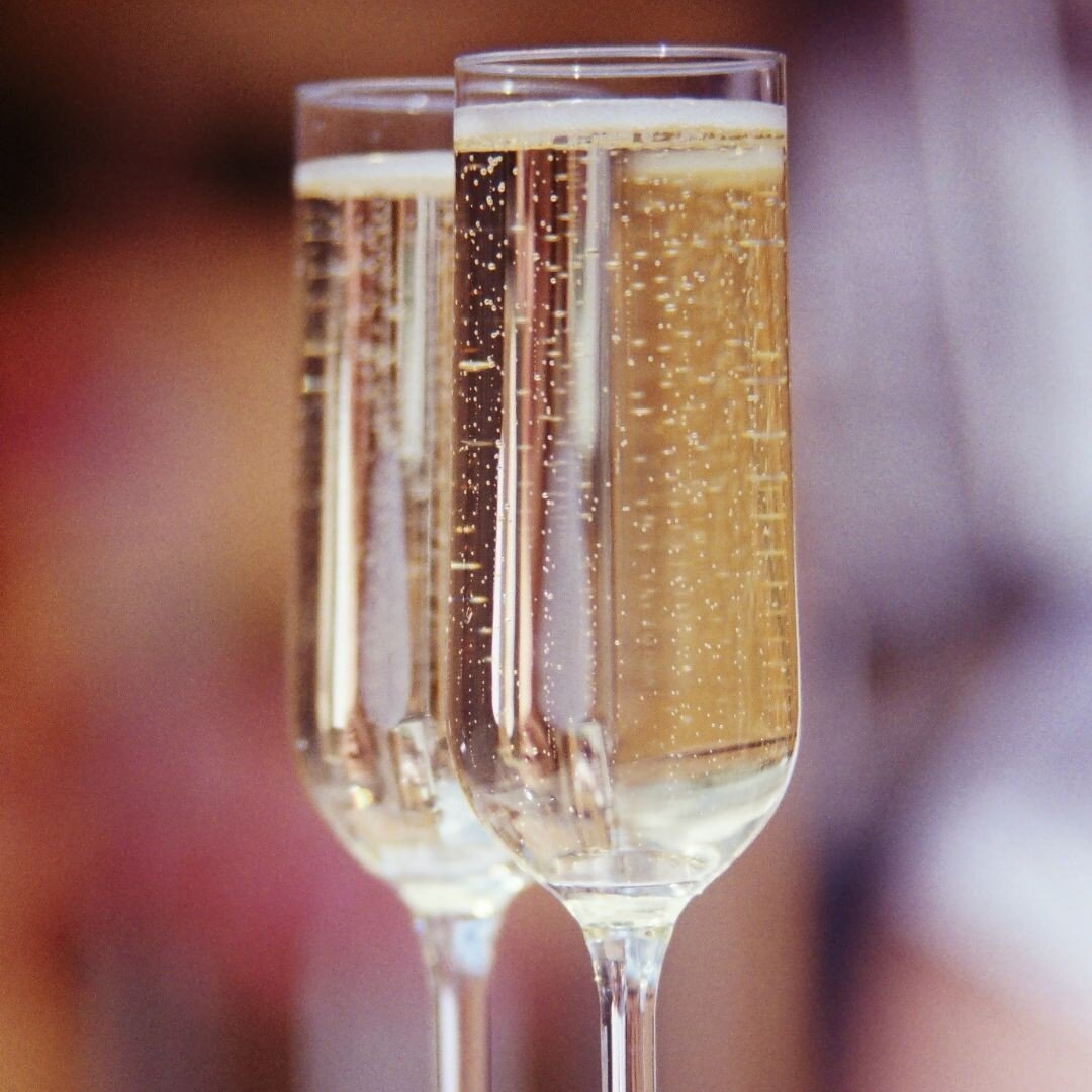 Bubbles anyone? It's #WineWednesday and we are featuring Sparkling Wines! Be on the look-out for our Sparkling Wine Bar at this year's Montebello Wine &amp; Culinary Village! 🍇 
Featured wines include:
&gt; &quot;Lazzara Bianco Secco&quot; @henryofp