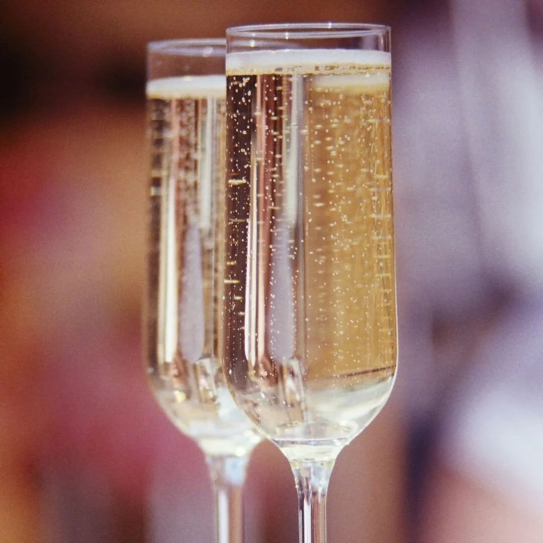 Bubbles anyone? It's #WineWednesday and we are featuring Sparkling Wines! Be on the look-out for our Sparkling Wine Bar at this year's Montebello Wine &amp; Culinary Village! 🍇 
Featured wines include:
> "Lazzara Bianco Secco" @henryofp